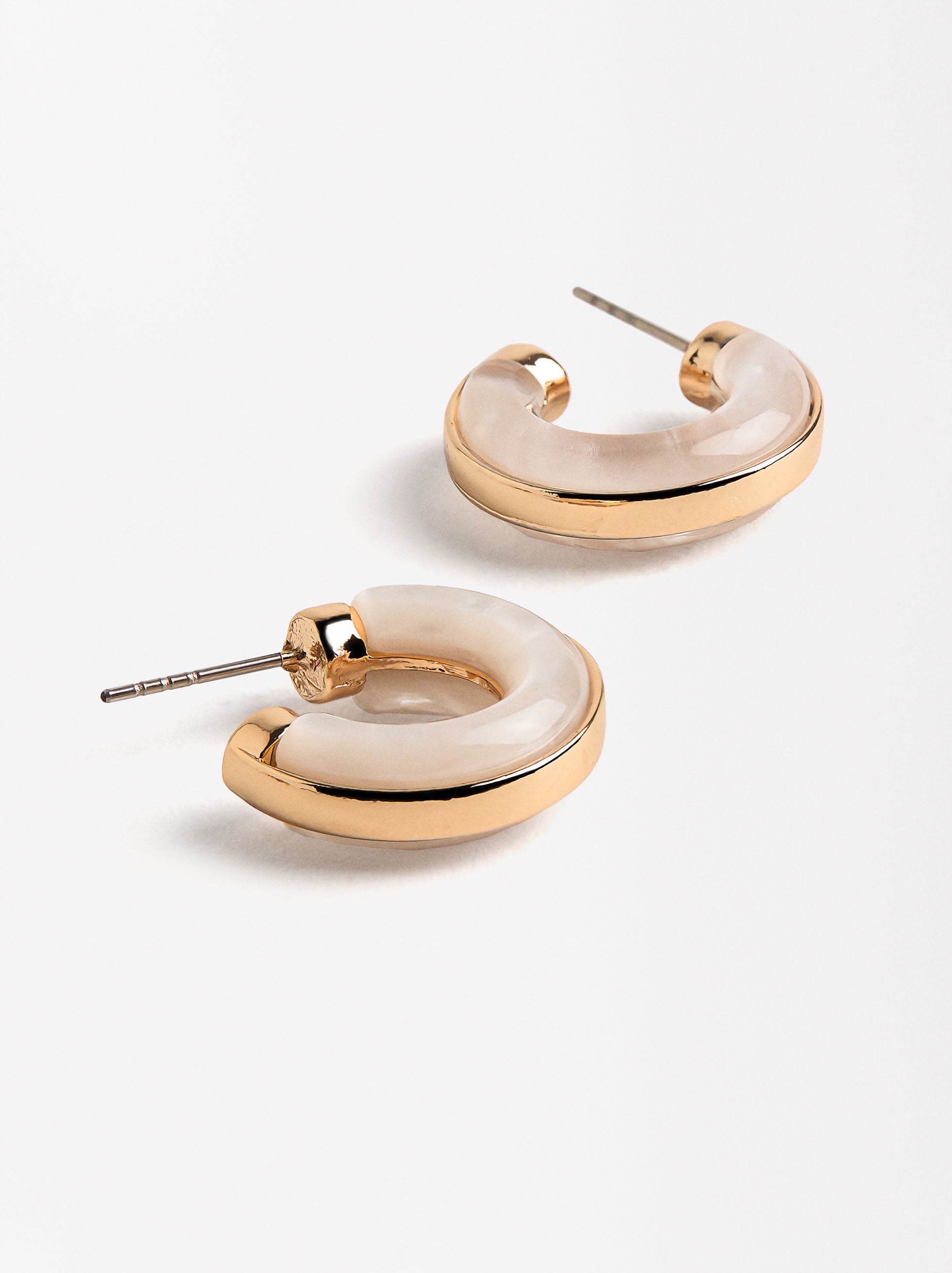 Aretes Perlados Con Borde Metálico