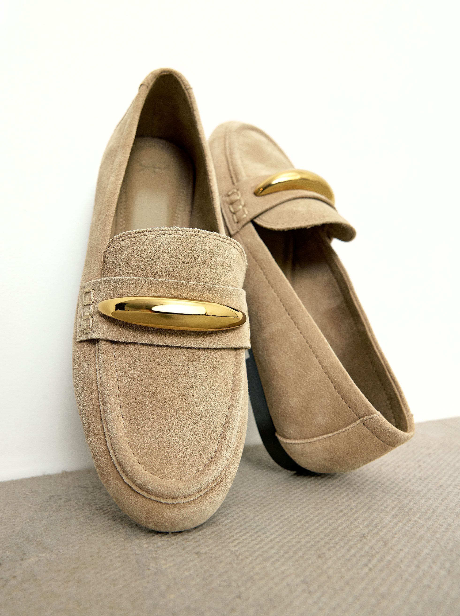 Mocasines De Piel Con Detalle Metálico