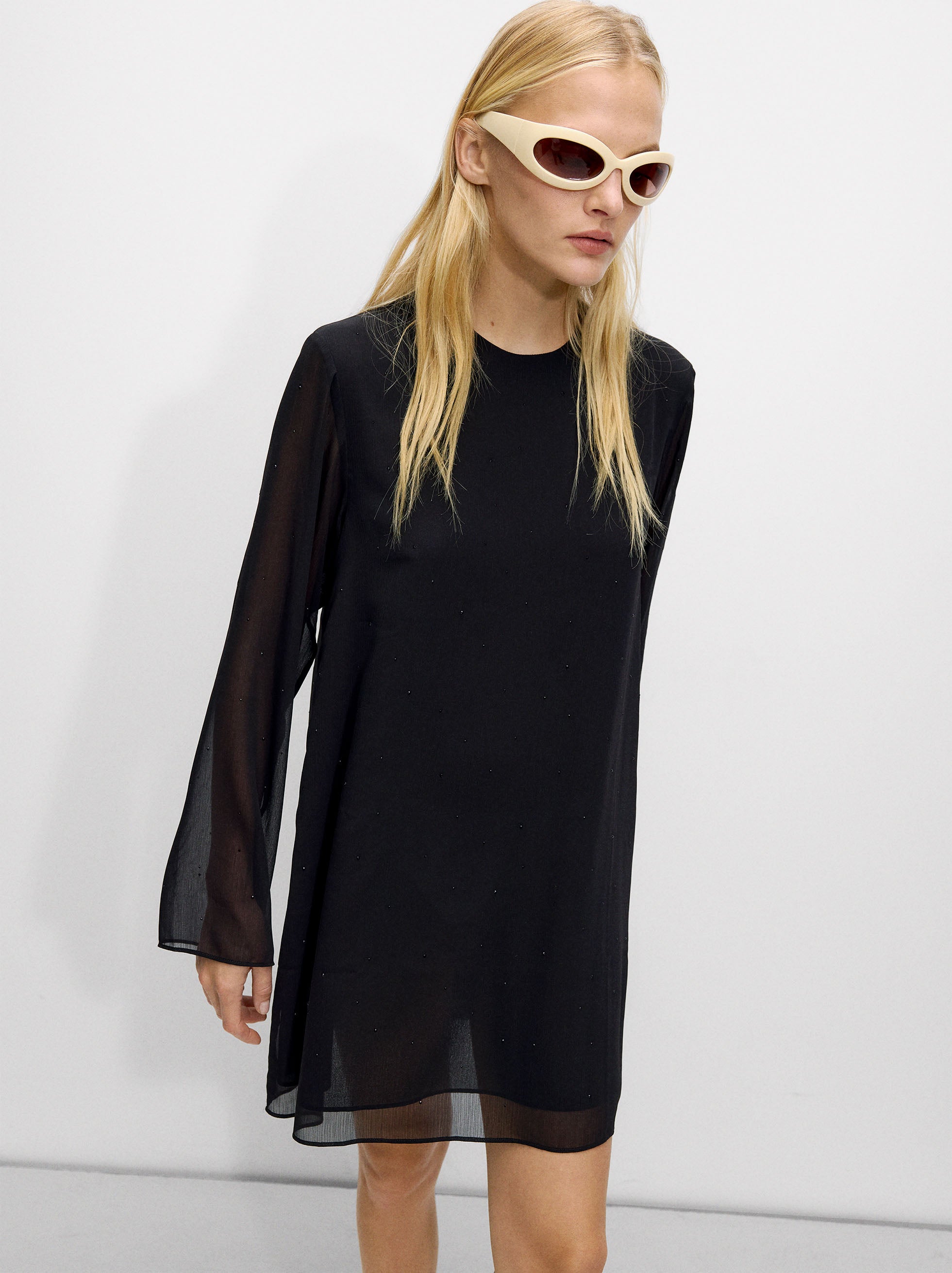 Vestido Corto Con Strass