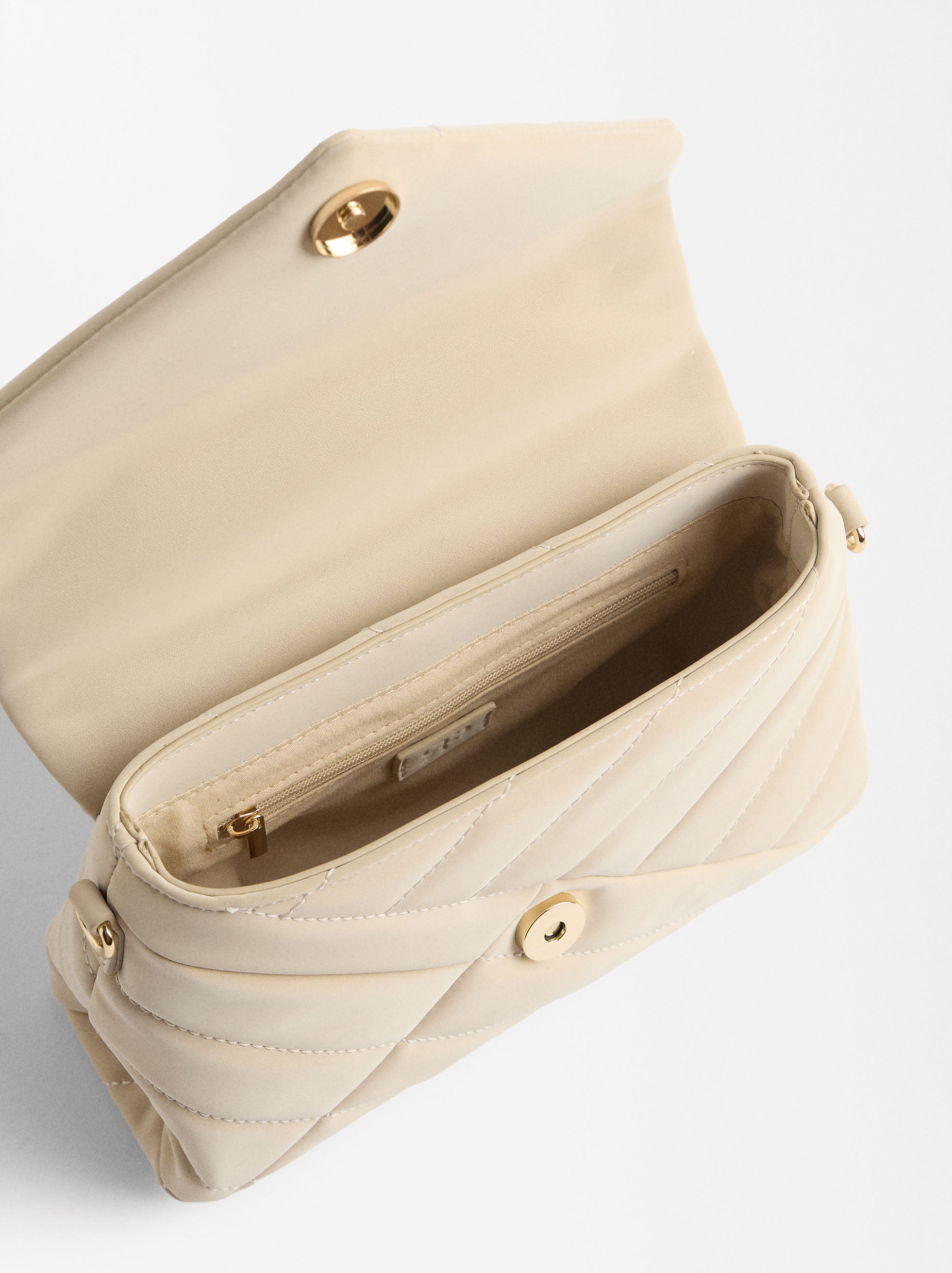 Cartera De Mano Con Textura Suave