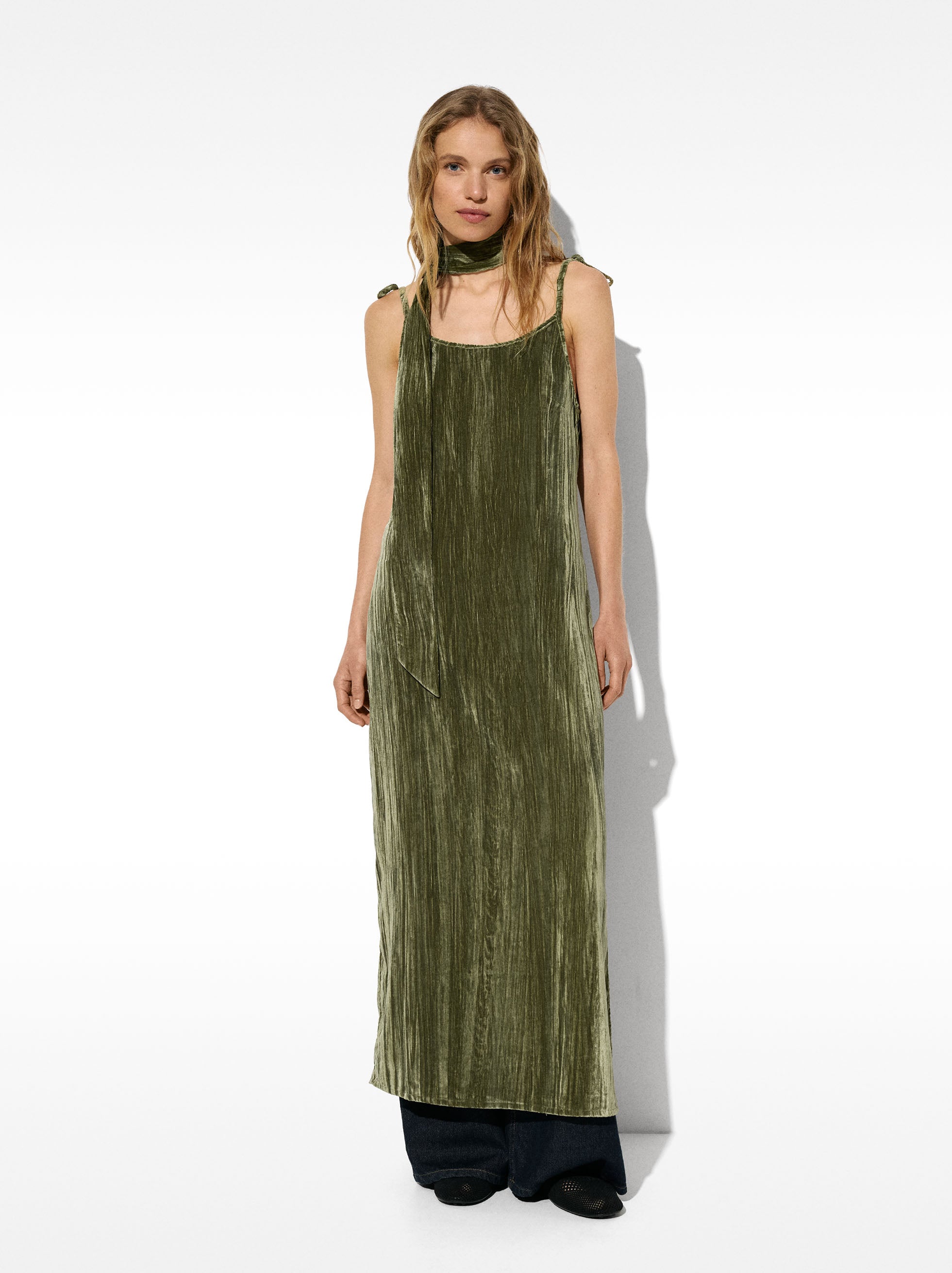 Vestido De Terciopelo Con Tirantes