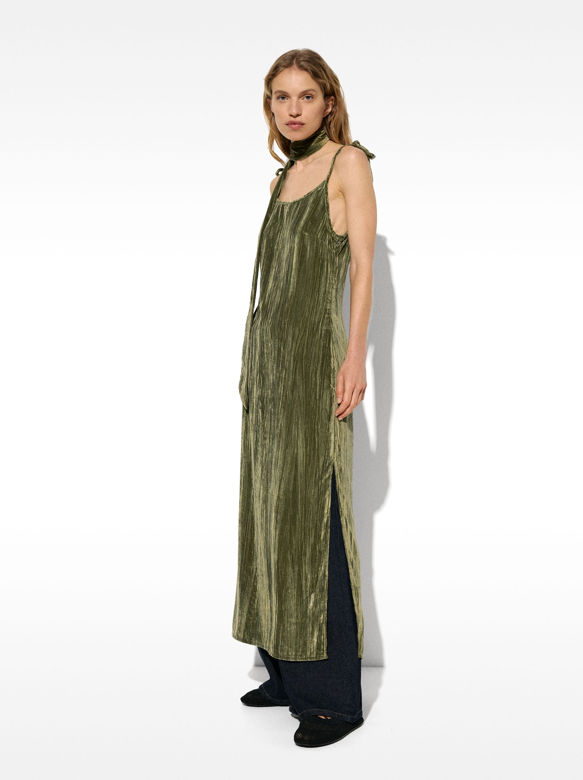 Vestido De Terciopelo Con Tirantes