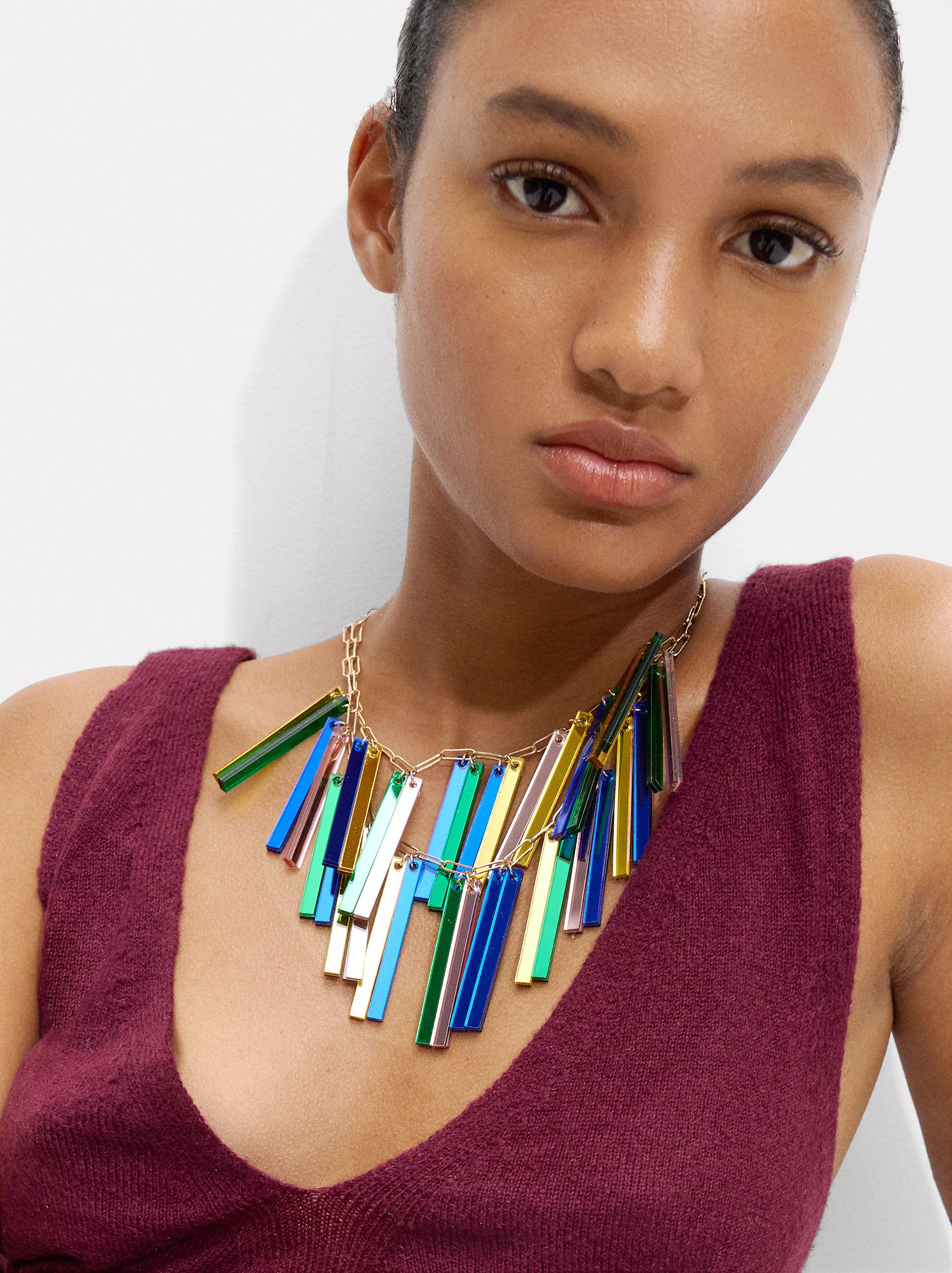 Collar Corto Con Filas Multicolores
