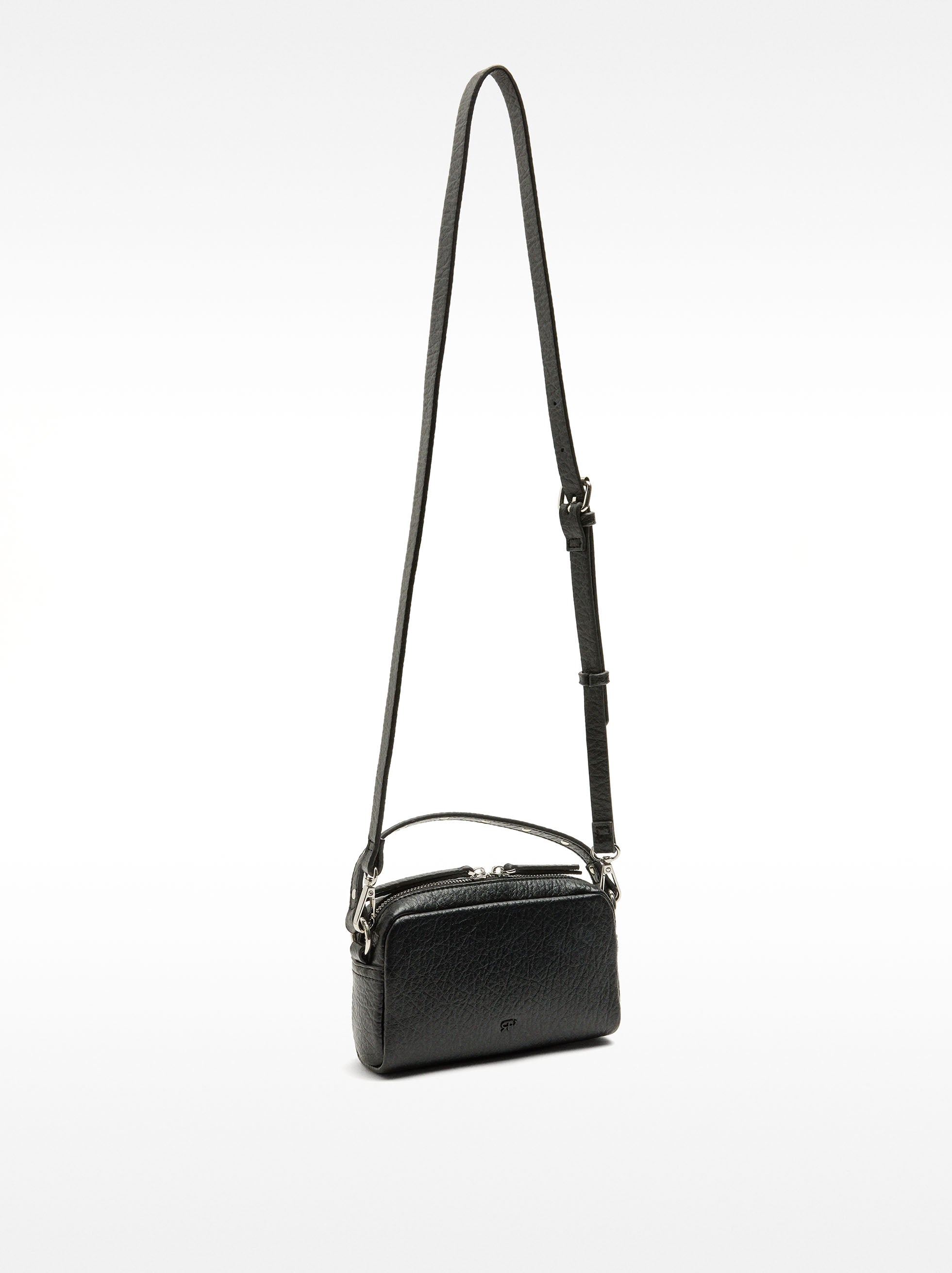 Cartera Bandolera Con Tachuelas