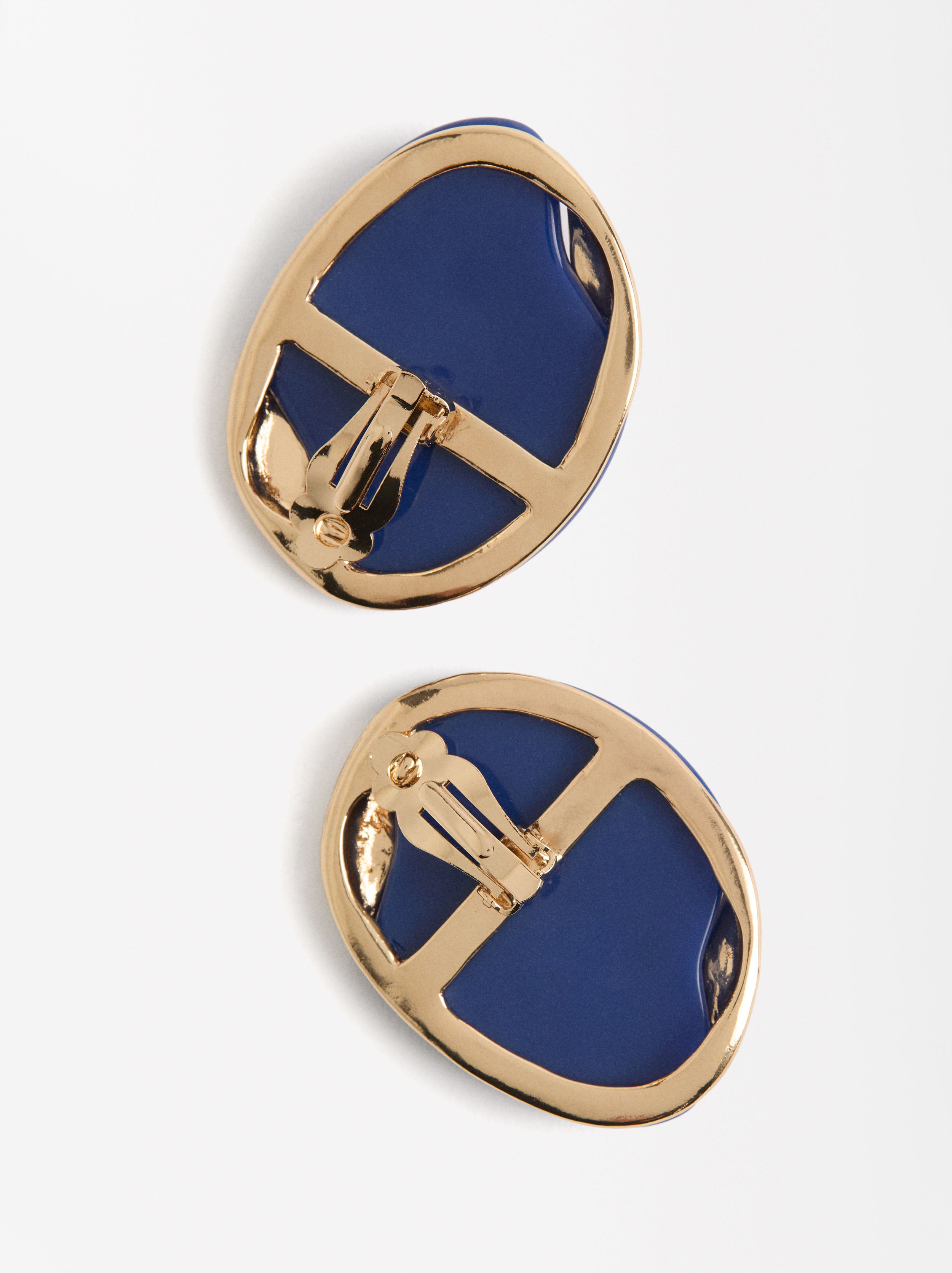 Aretes Ovalados Con Detalles Metálicos