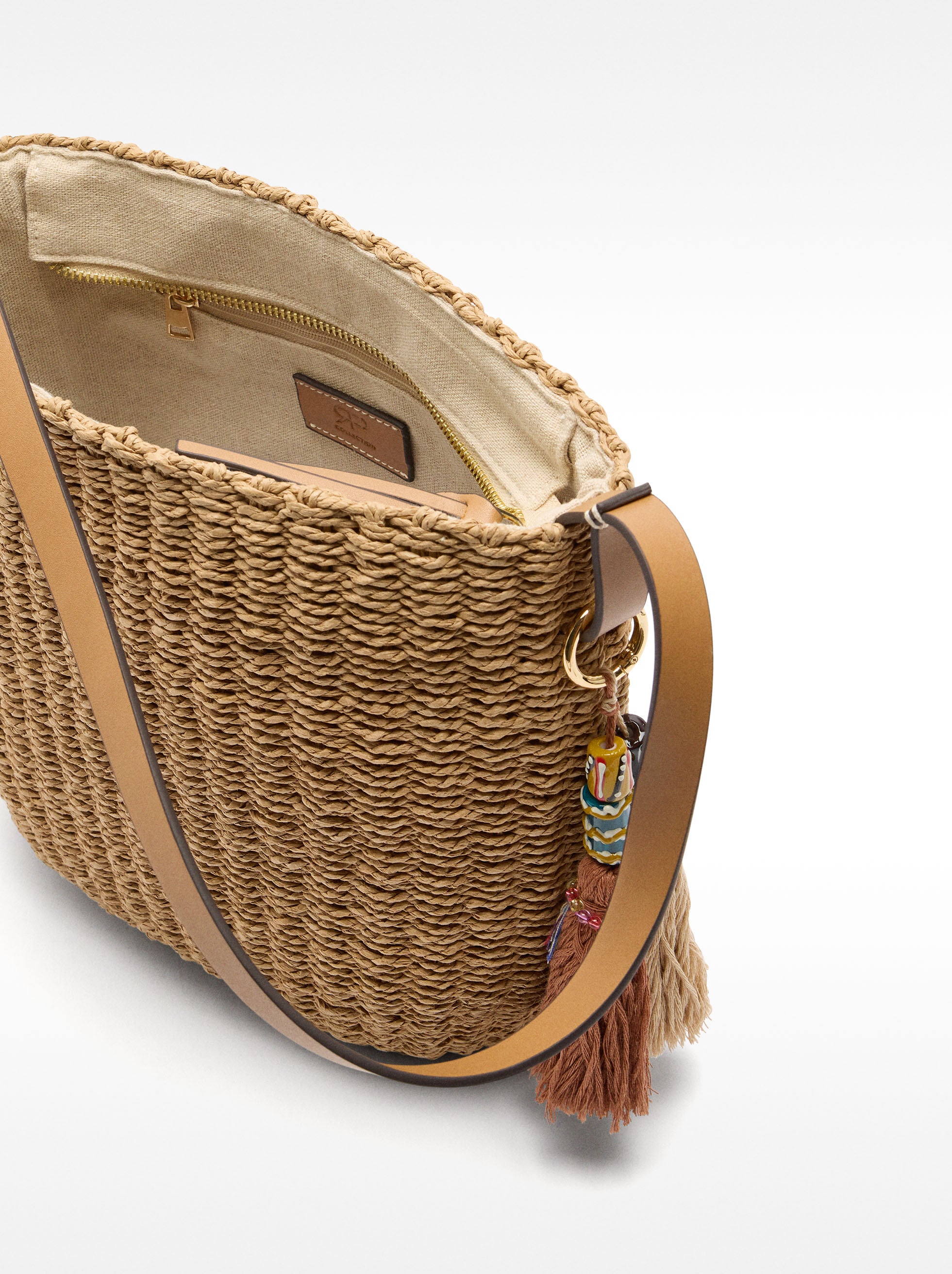 Cartera Tipo Bucket Efecto Rafia