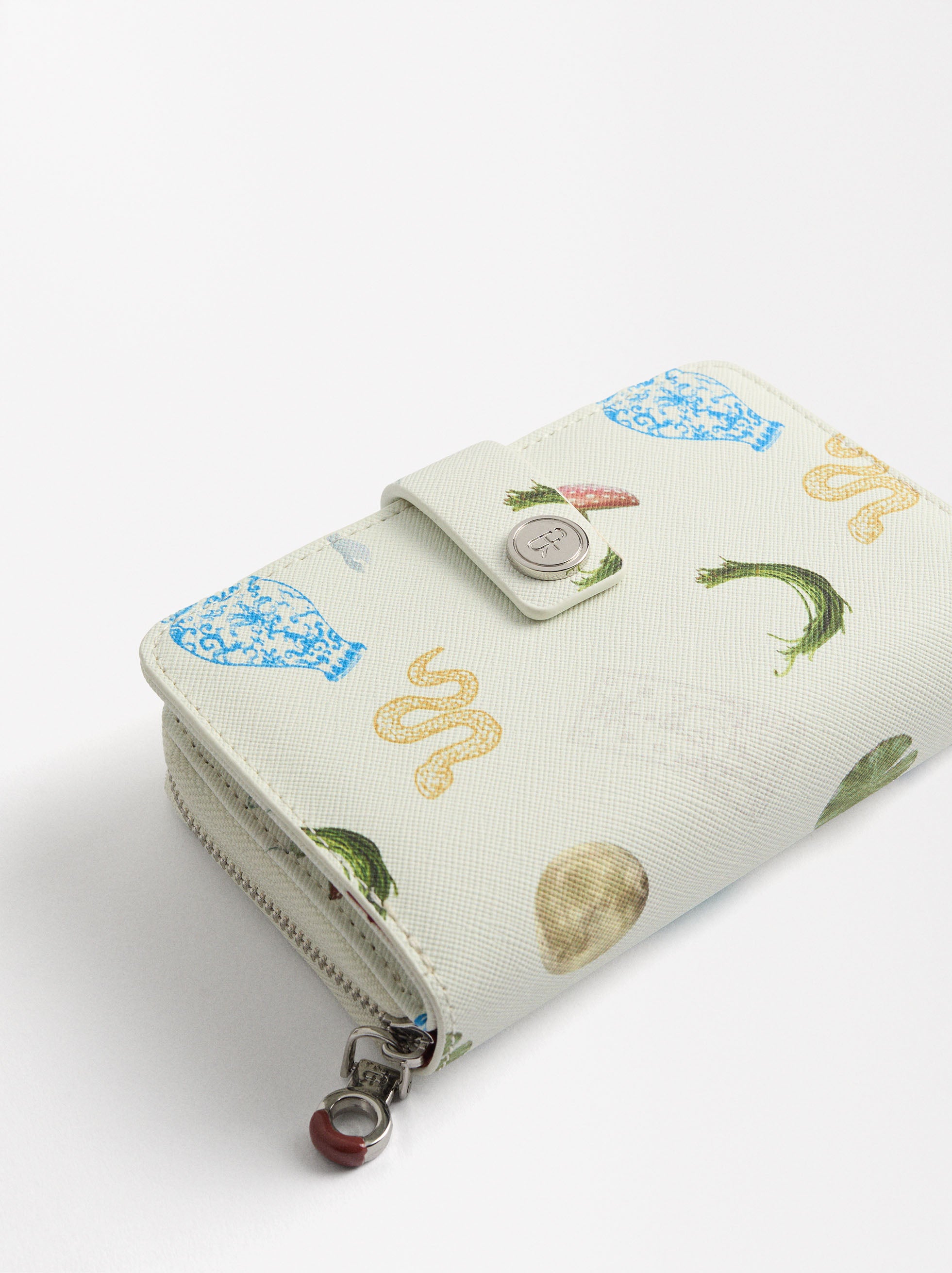 Cartera Estampada Con Textura