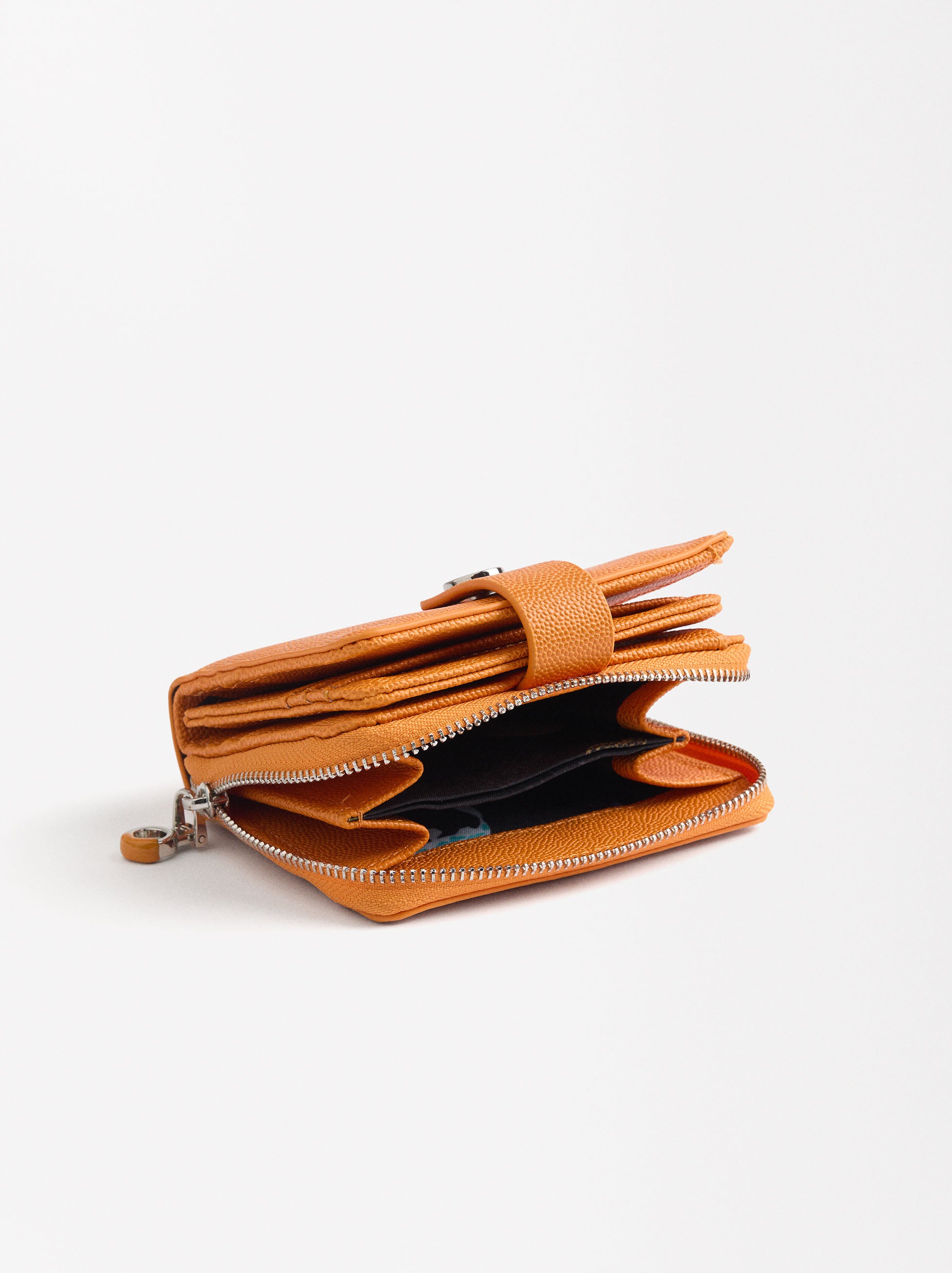 Cartera Básica Con Textura