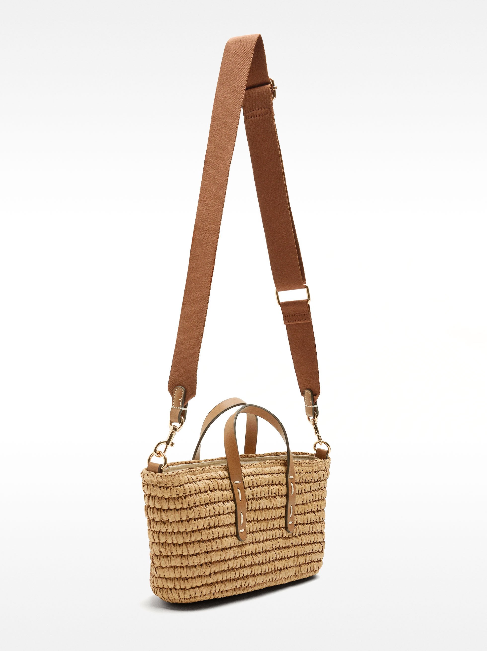 Bolso Tote Con Efecto Rafia Y Colgante M