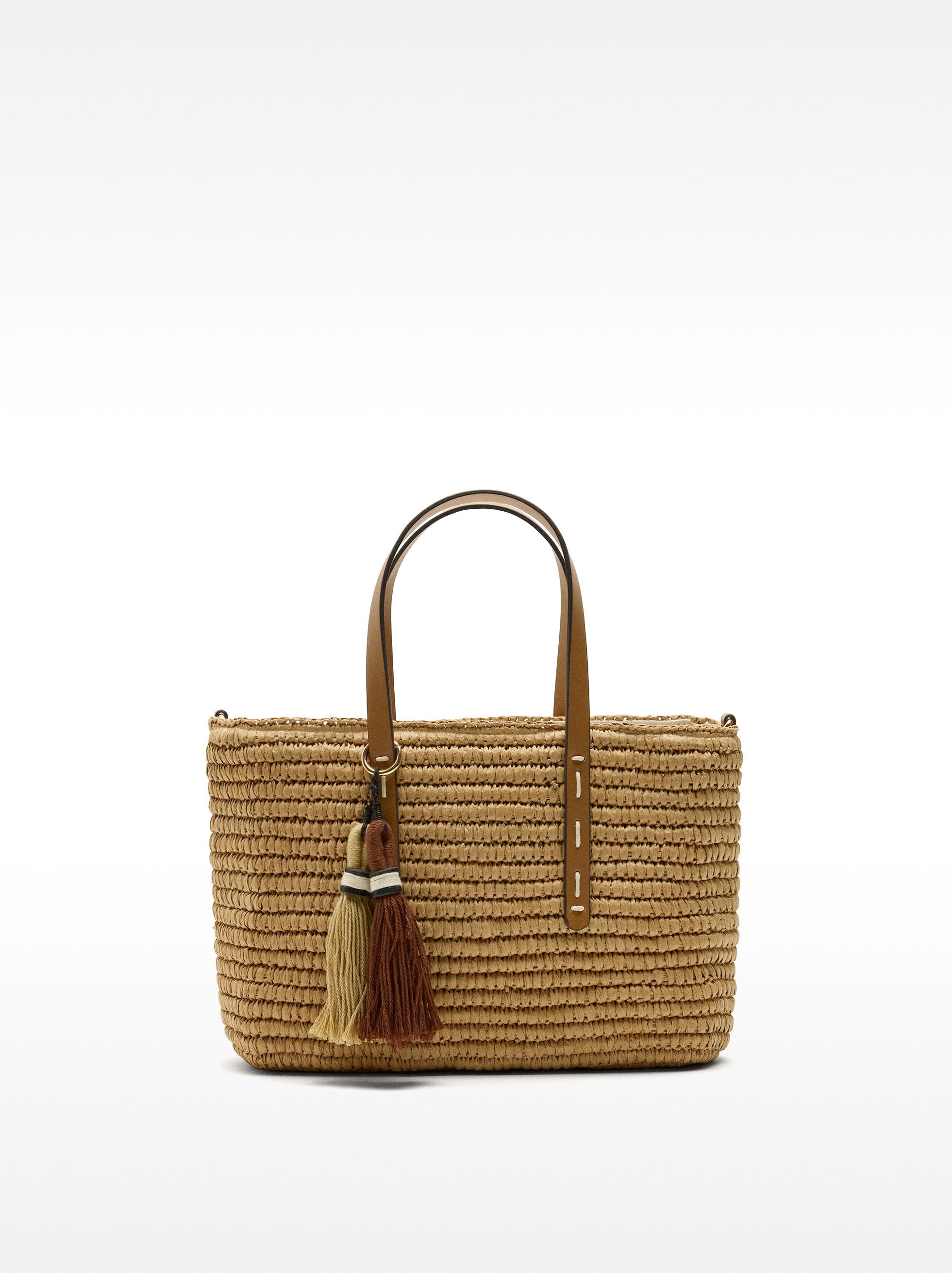 Bolso Tote Con Efecto Rafia Y Colgante L