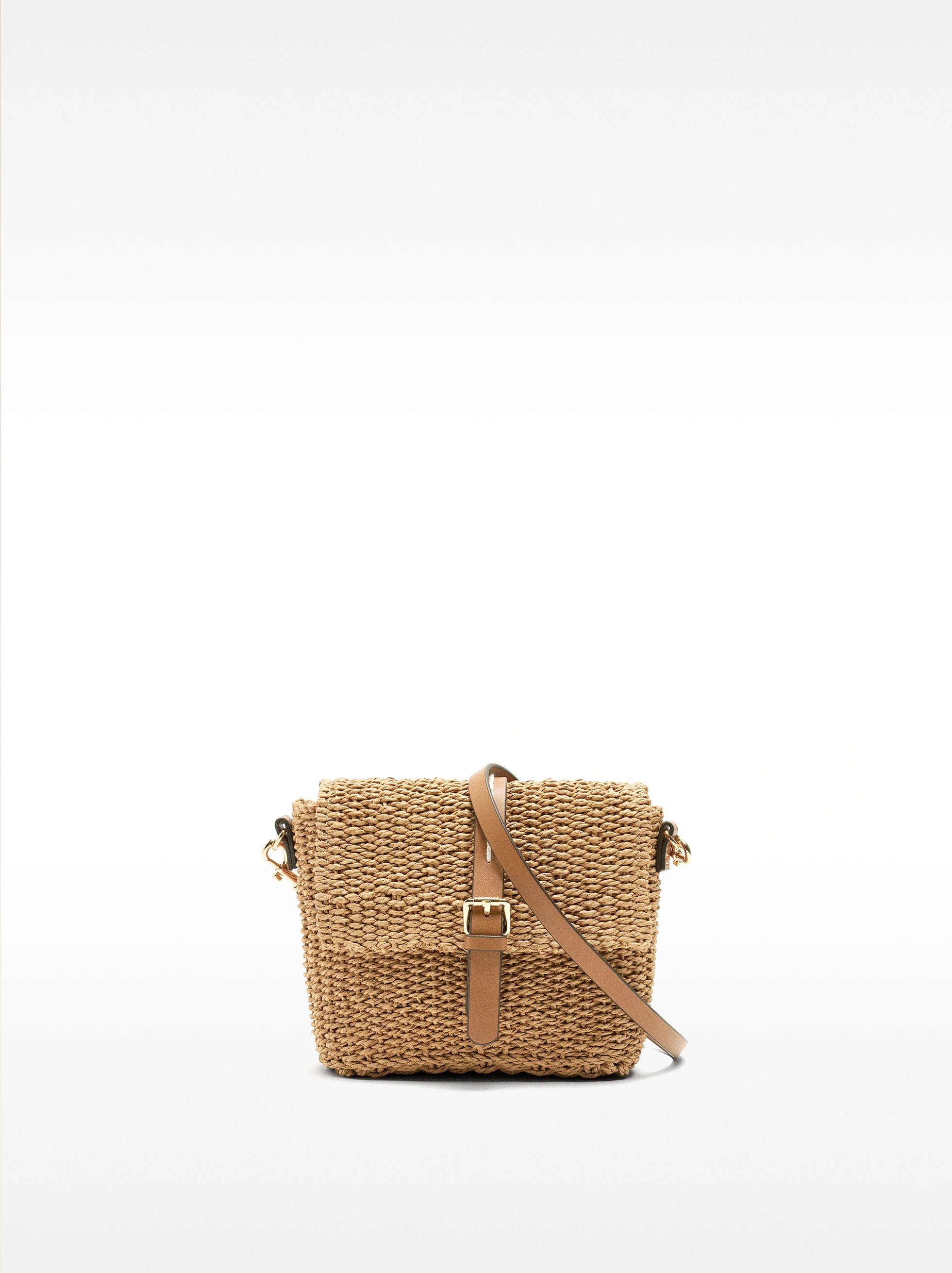 Bolso Bandolera Efecto Rafia Con Solapa