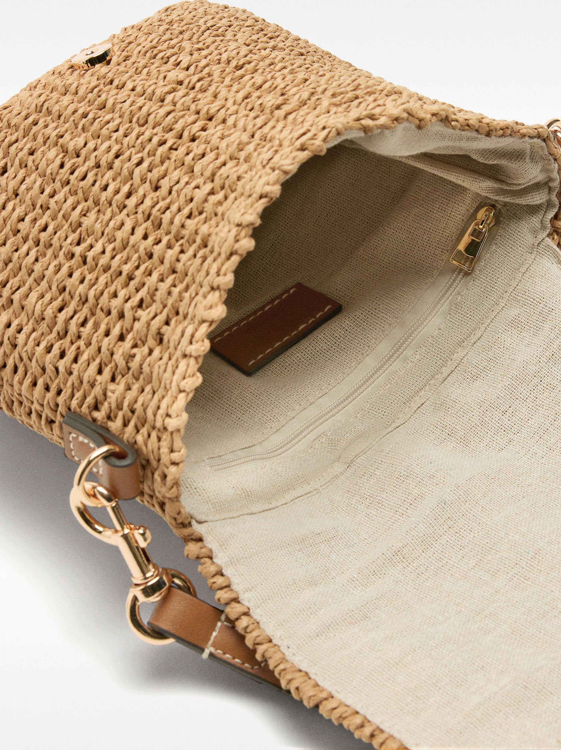 Bolso Bandolera Efecto Rafia Con Solapa