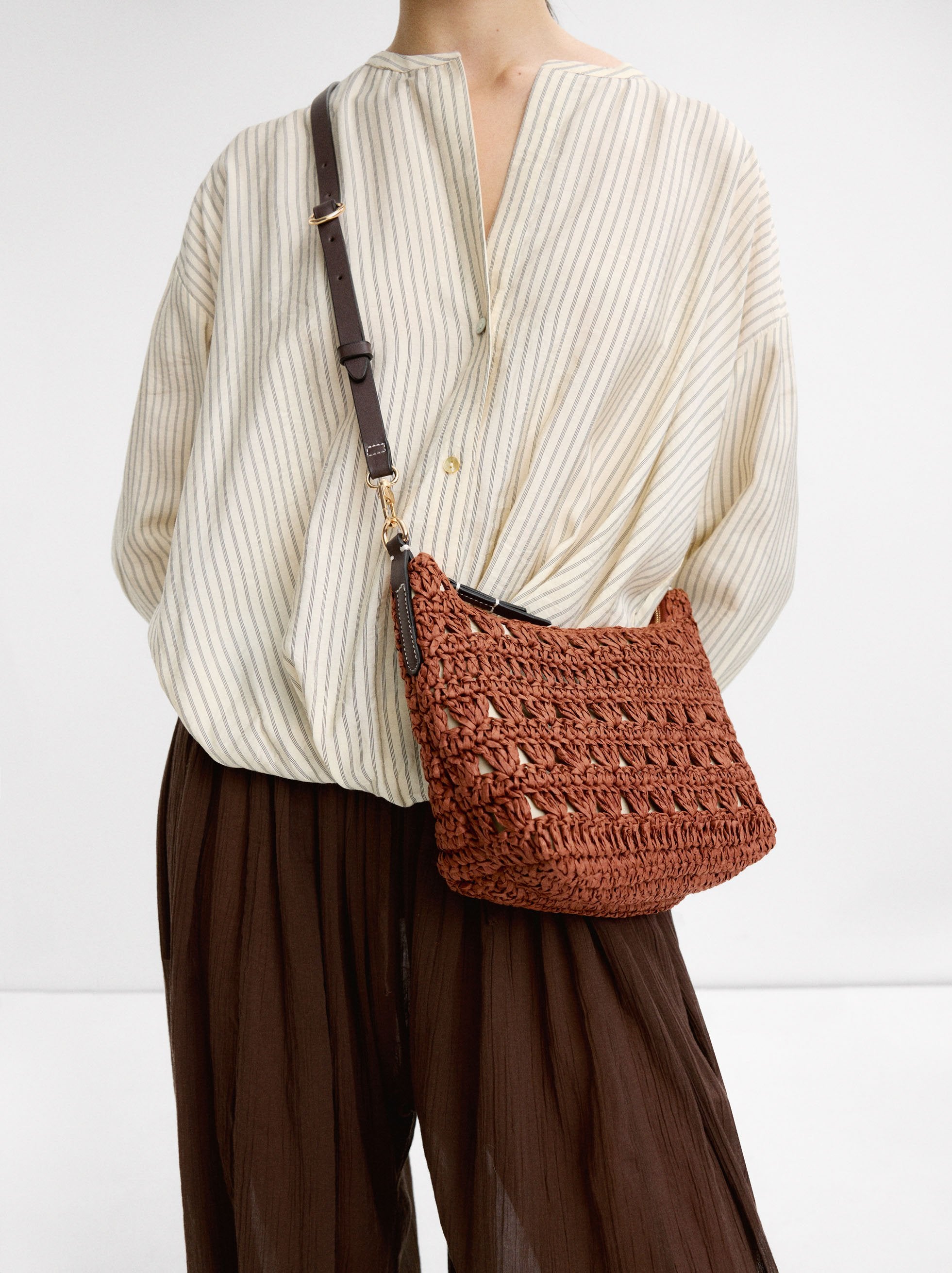 Bolso De Hombro Efecto Rafia Com Bandolera