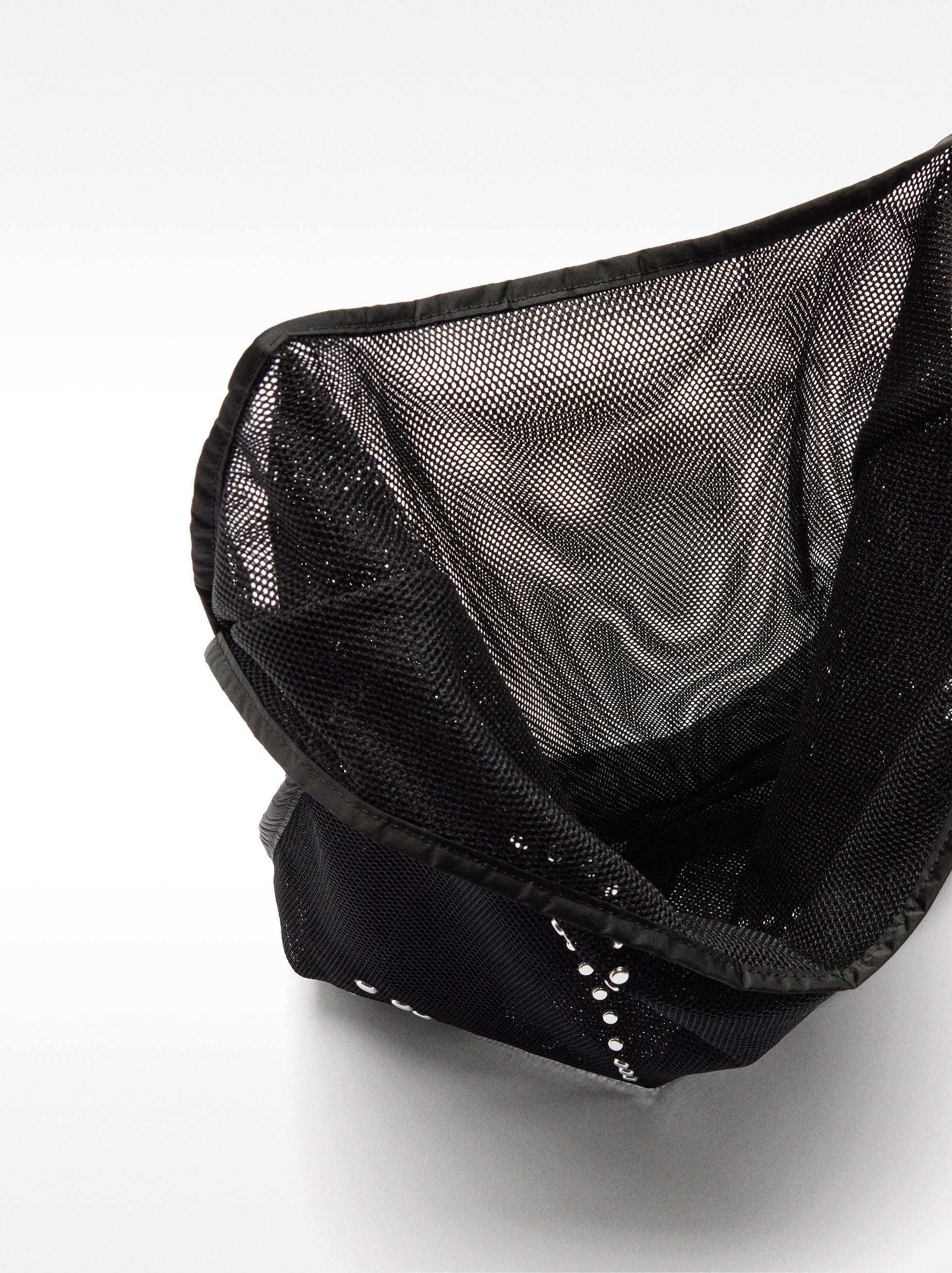 Cartera De Hombro De Rejilla Con Aplicaciones