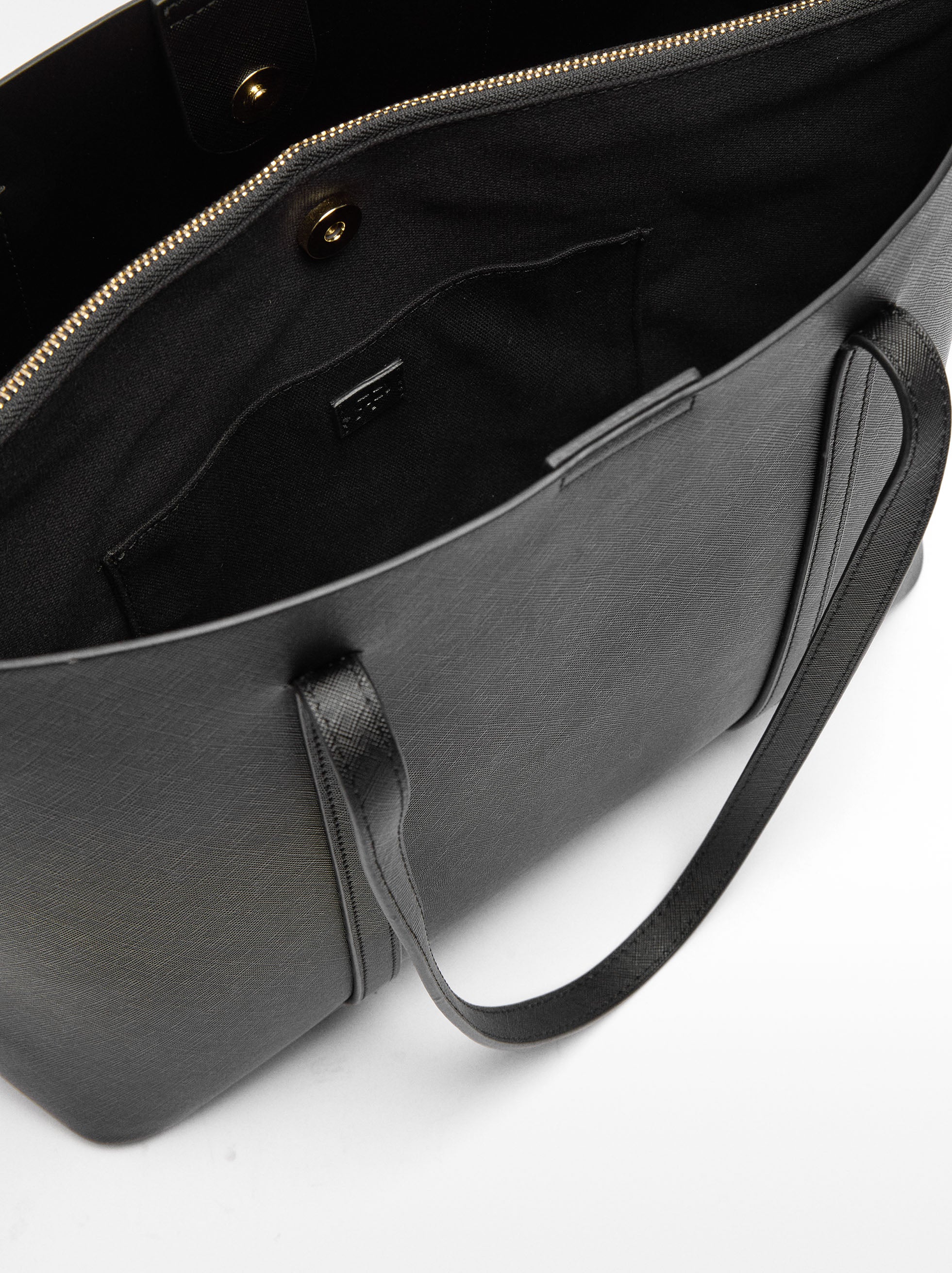 Cartera Shopper Con Colgante