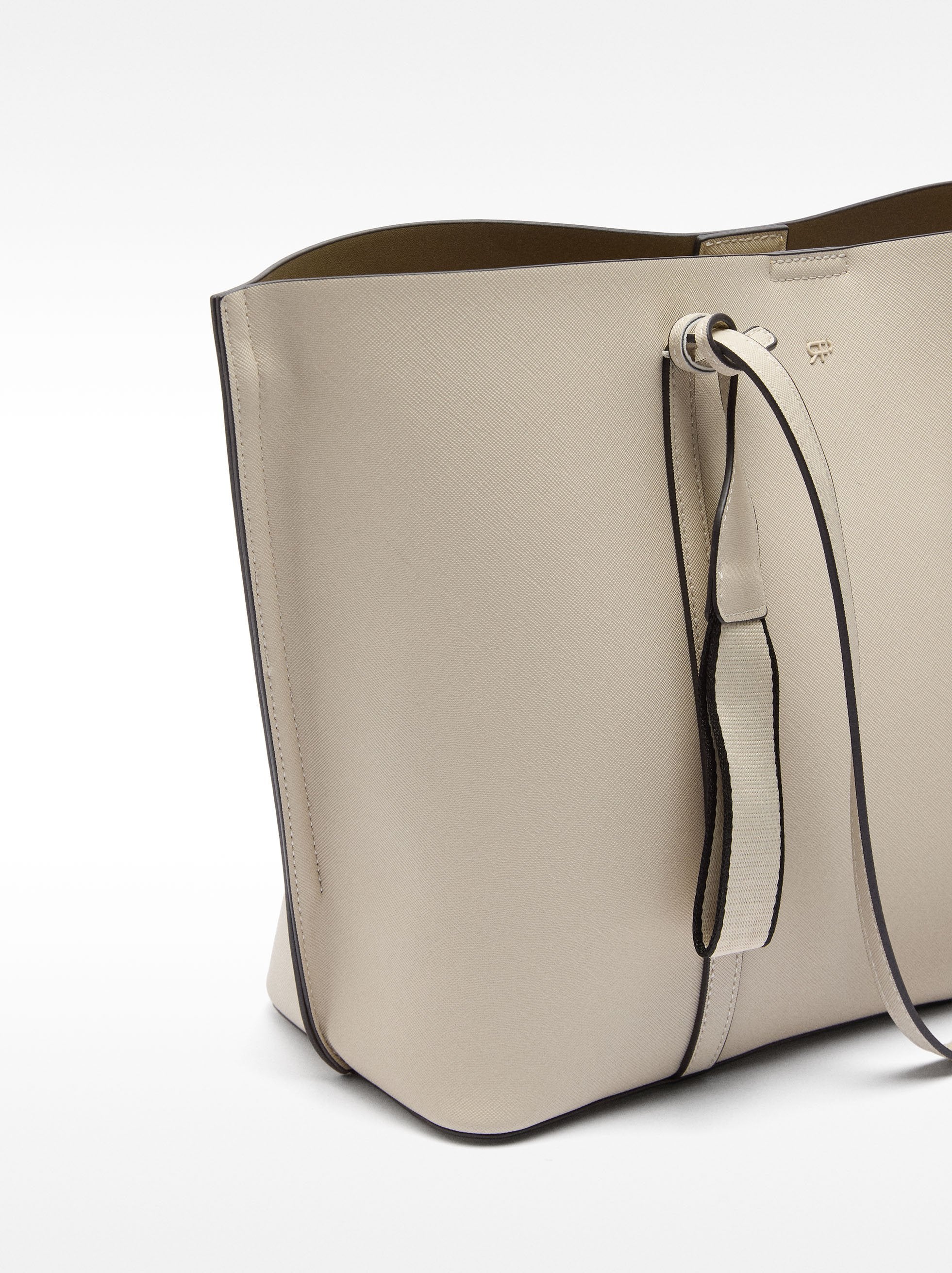 Cartera Shopper Con Colgante