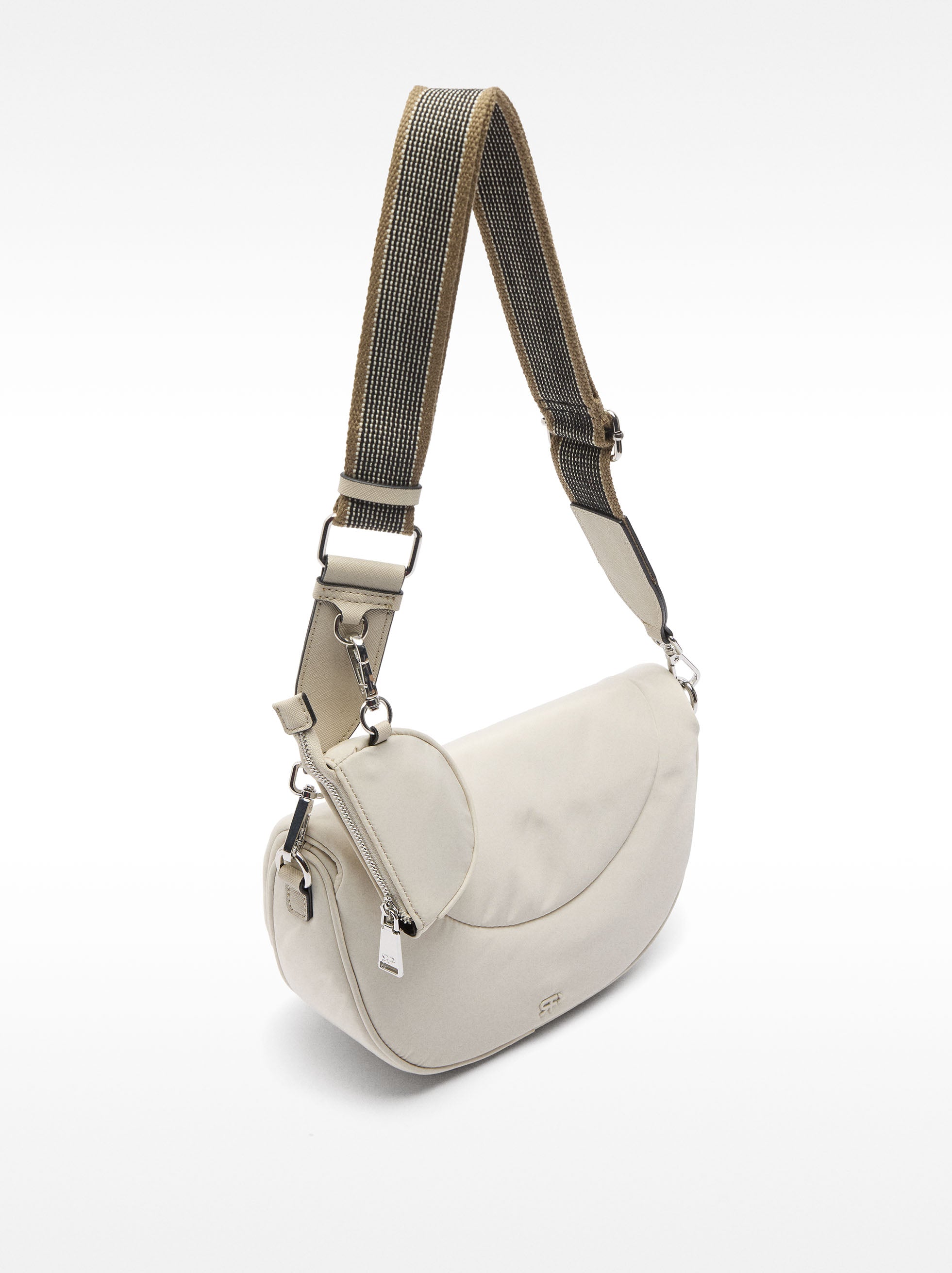 Cartera Bandolera De Nylon Con Colgante