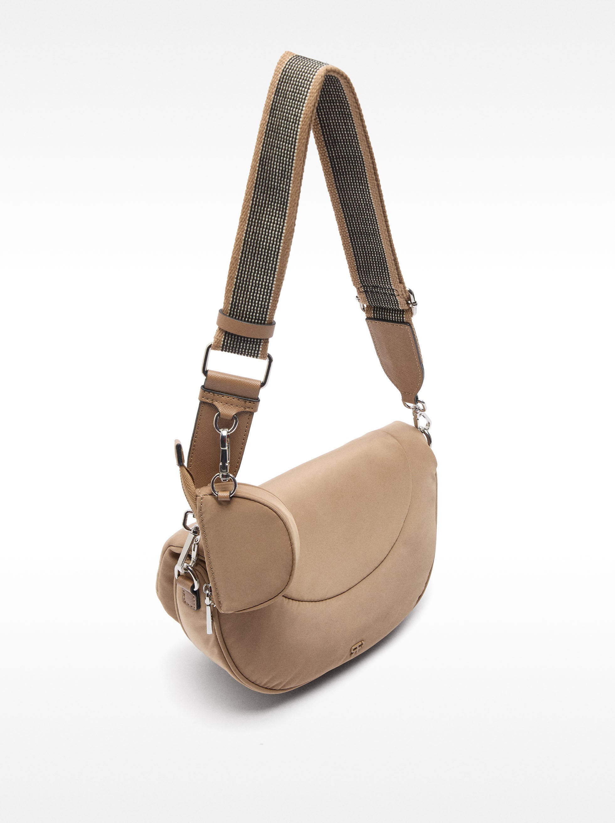 Cartera Bandolera De Nylon Con Colgante