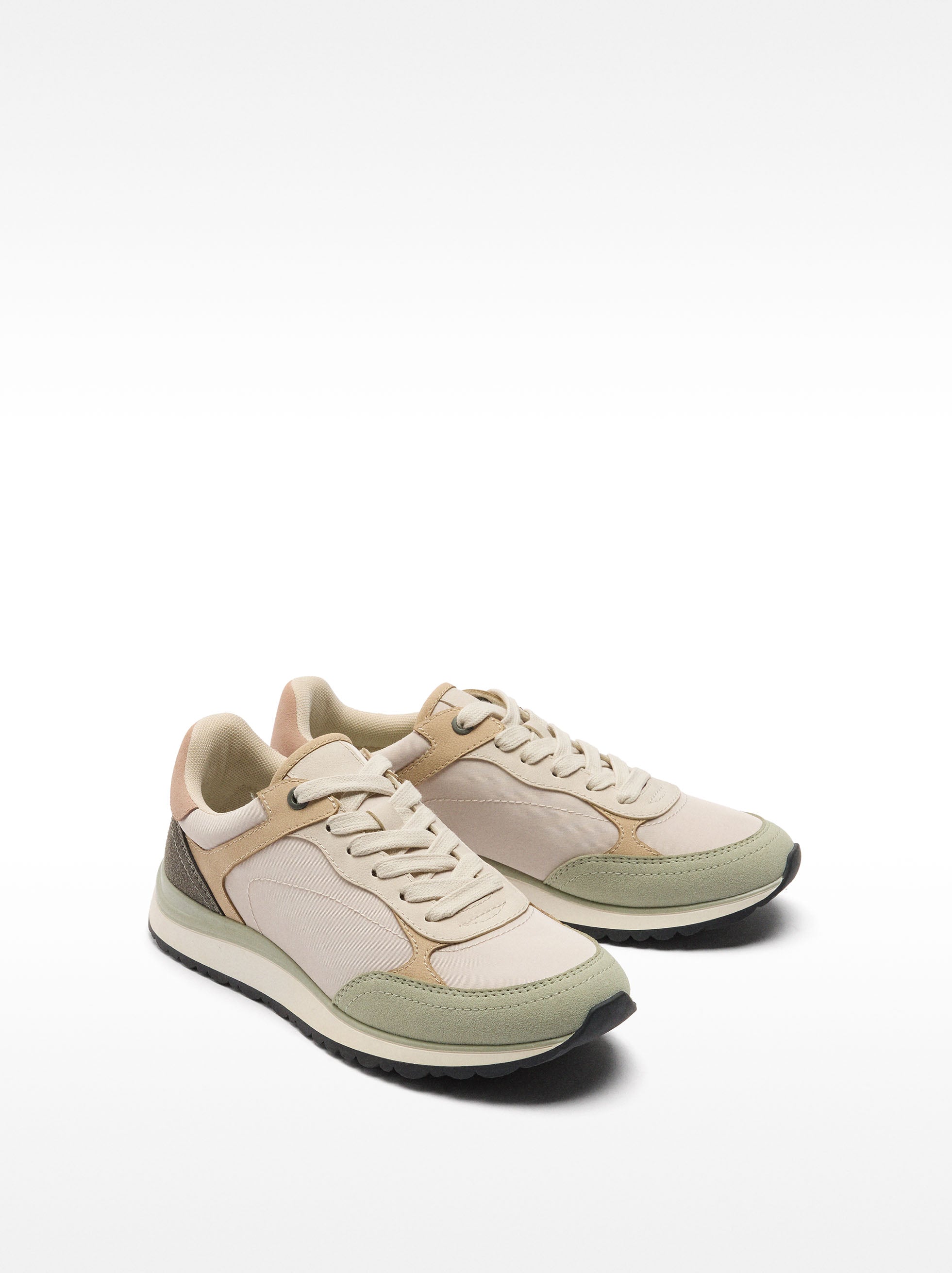 Zapatillas Con Contraste