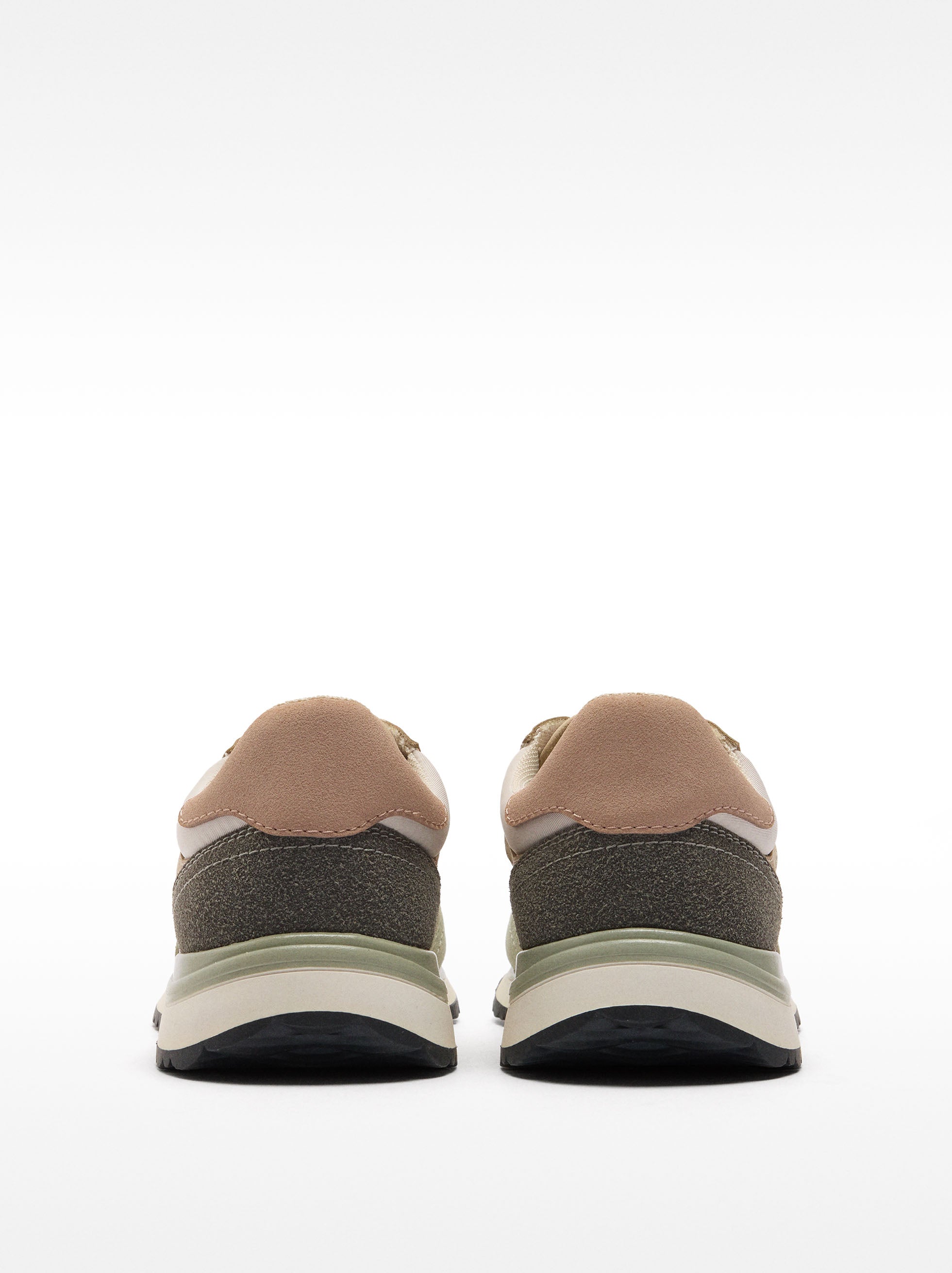 Zapatillas Con Contraste