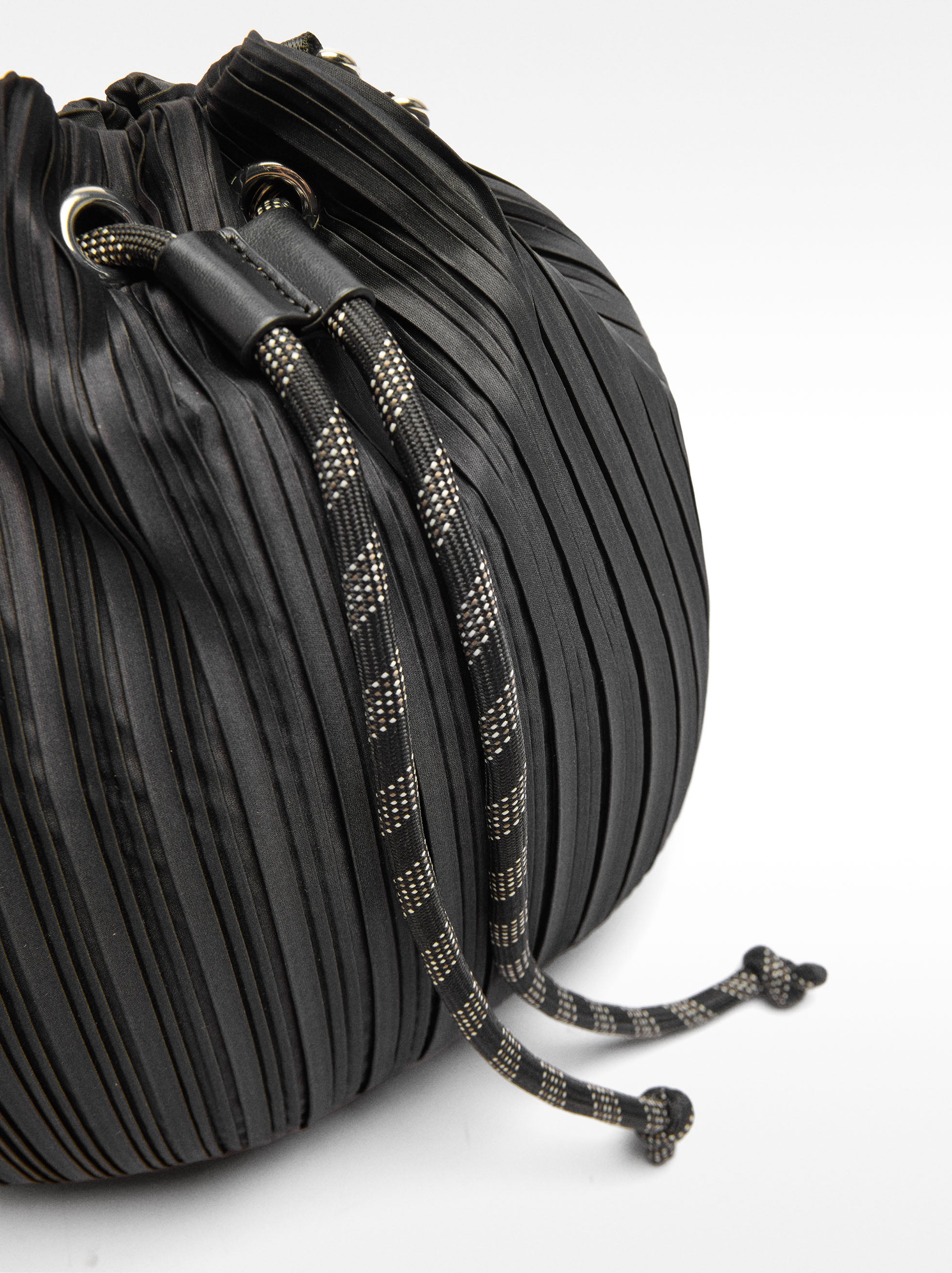 Cartera Bucket Plisado