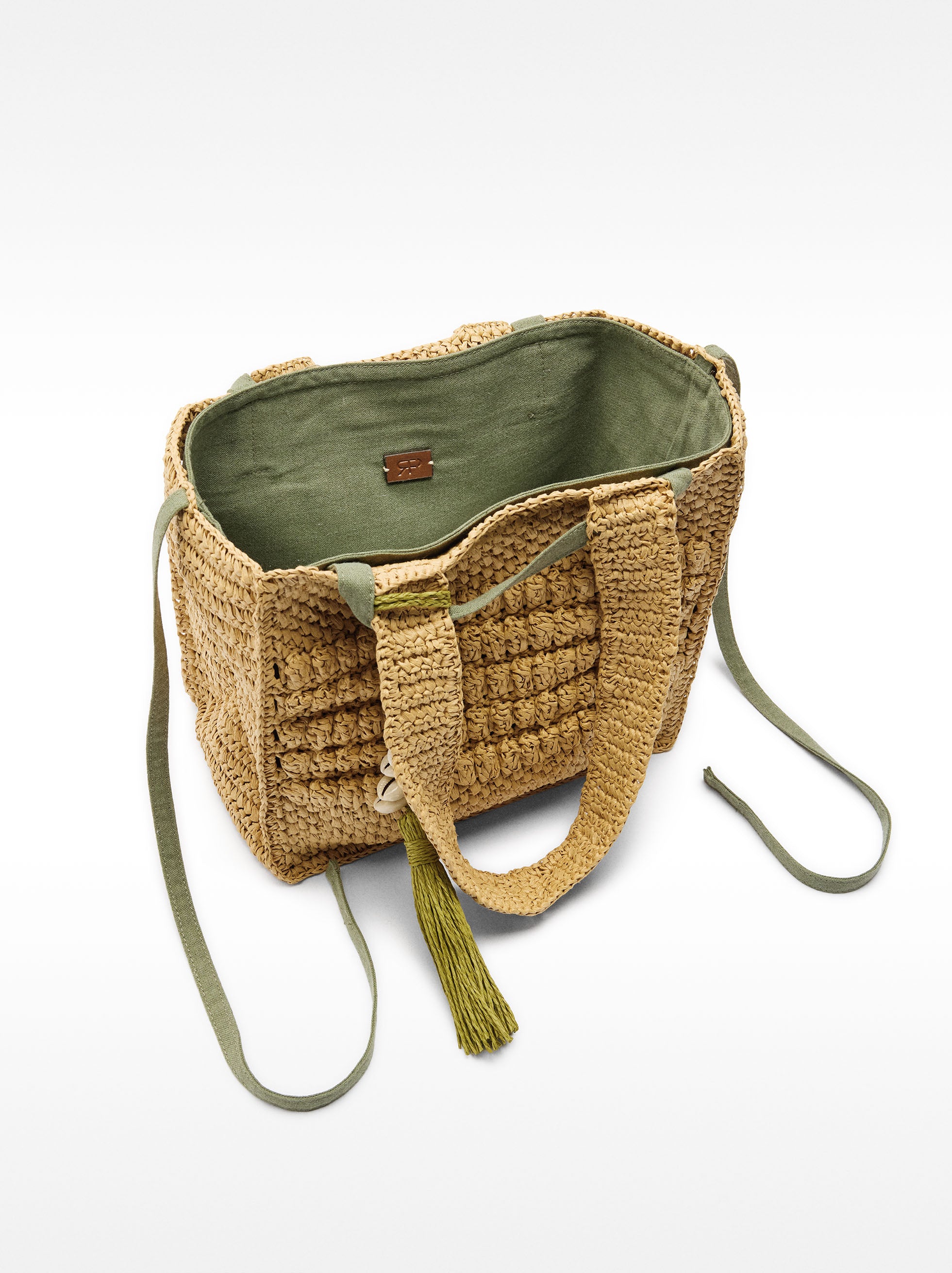 Bolso Tote Efecto Rafia Con Detalle De Conchas Colgante M