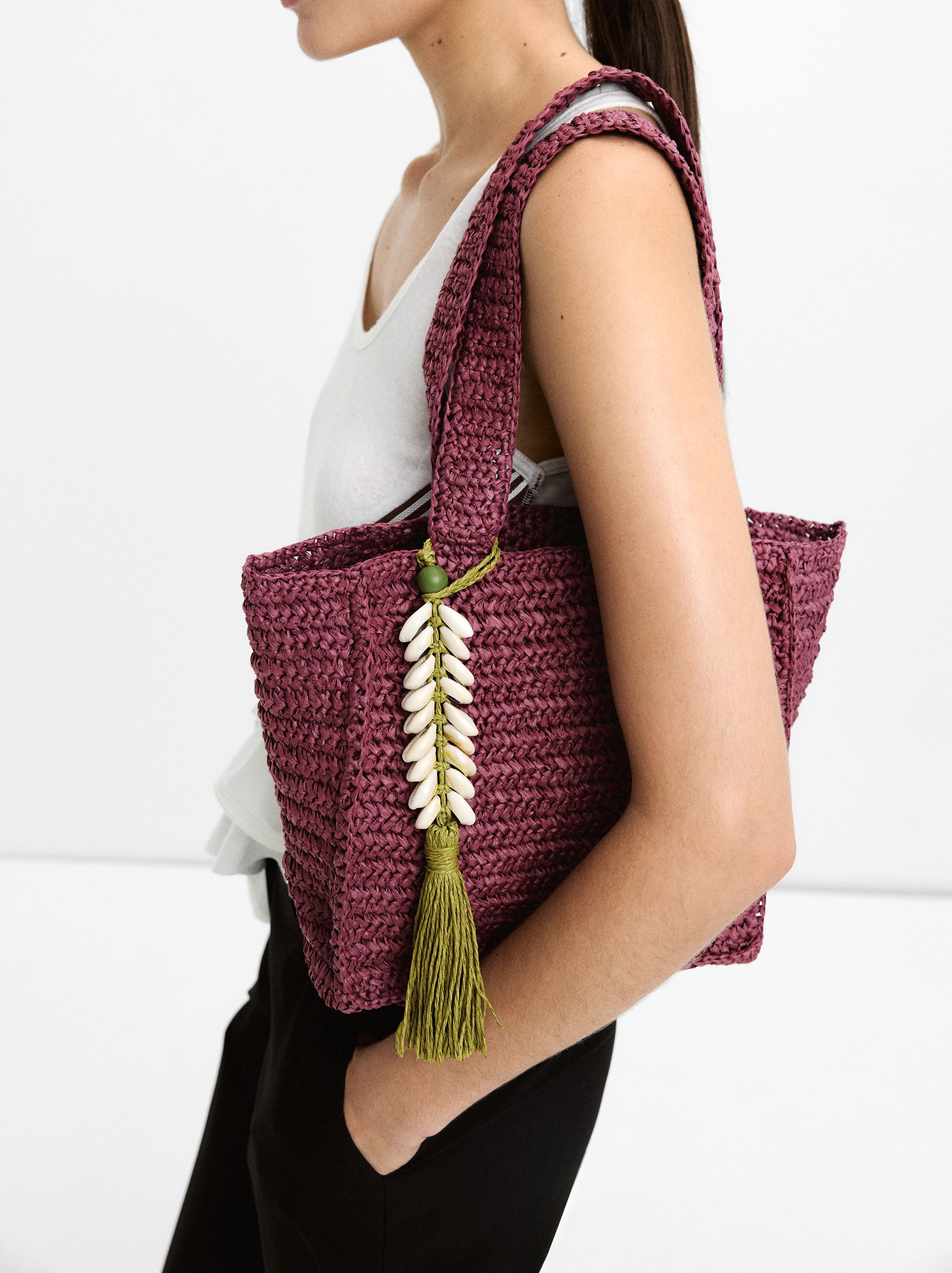 Bolso Tote Efecto Rafia Con Detalle De Conchas Colgante M