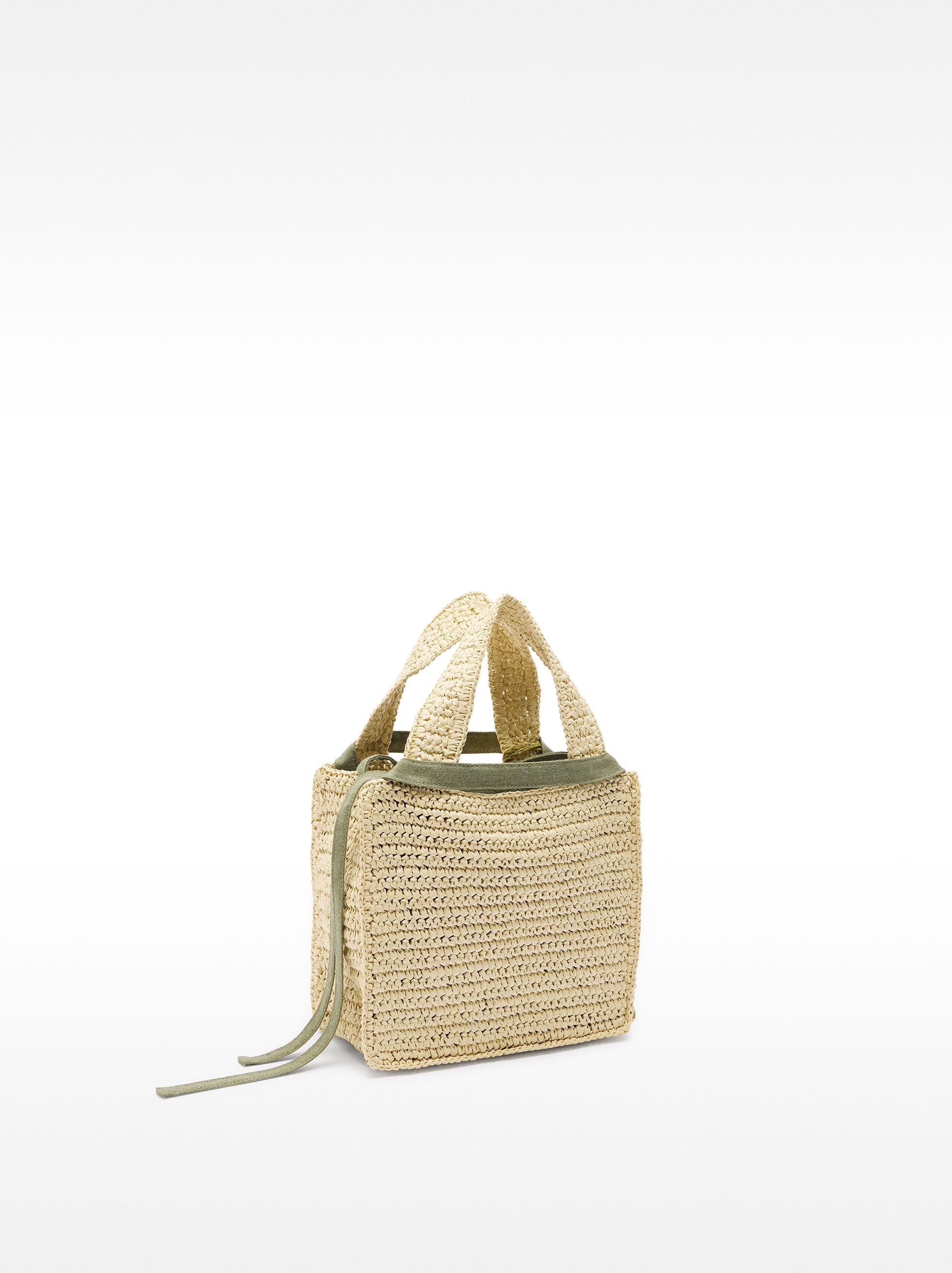 Bolsa Tote Efecto Rafia Con Detalle De Conchas Colgante S