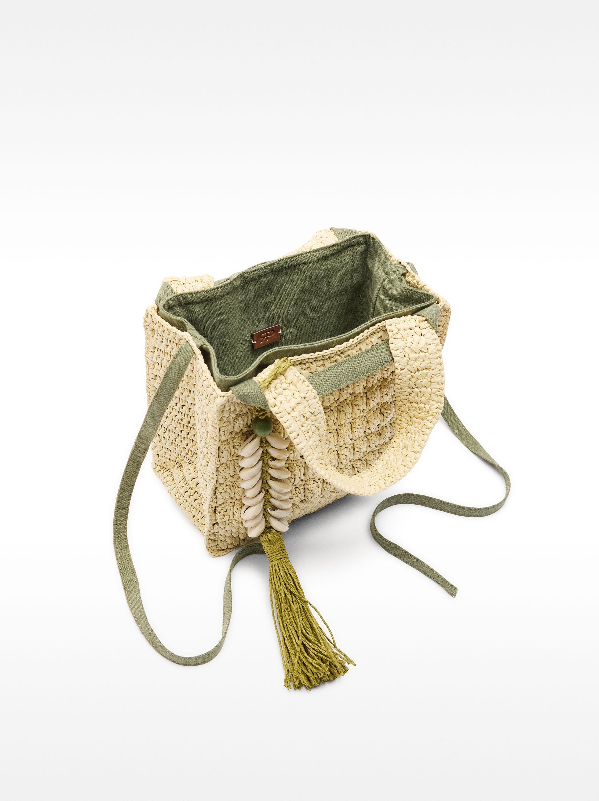 Bolsa Tote Efecto Rafia Con Detalle De Conchas Colgante S