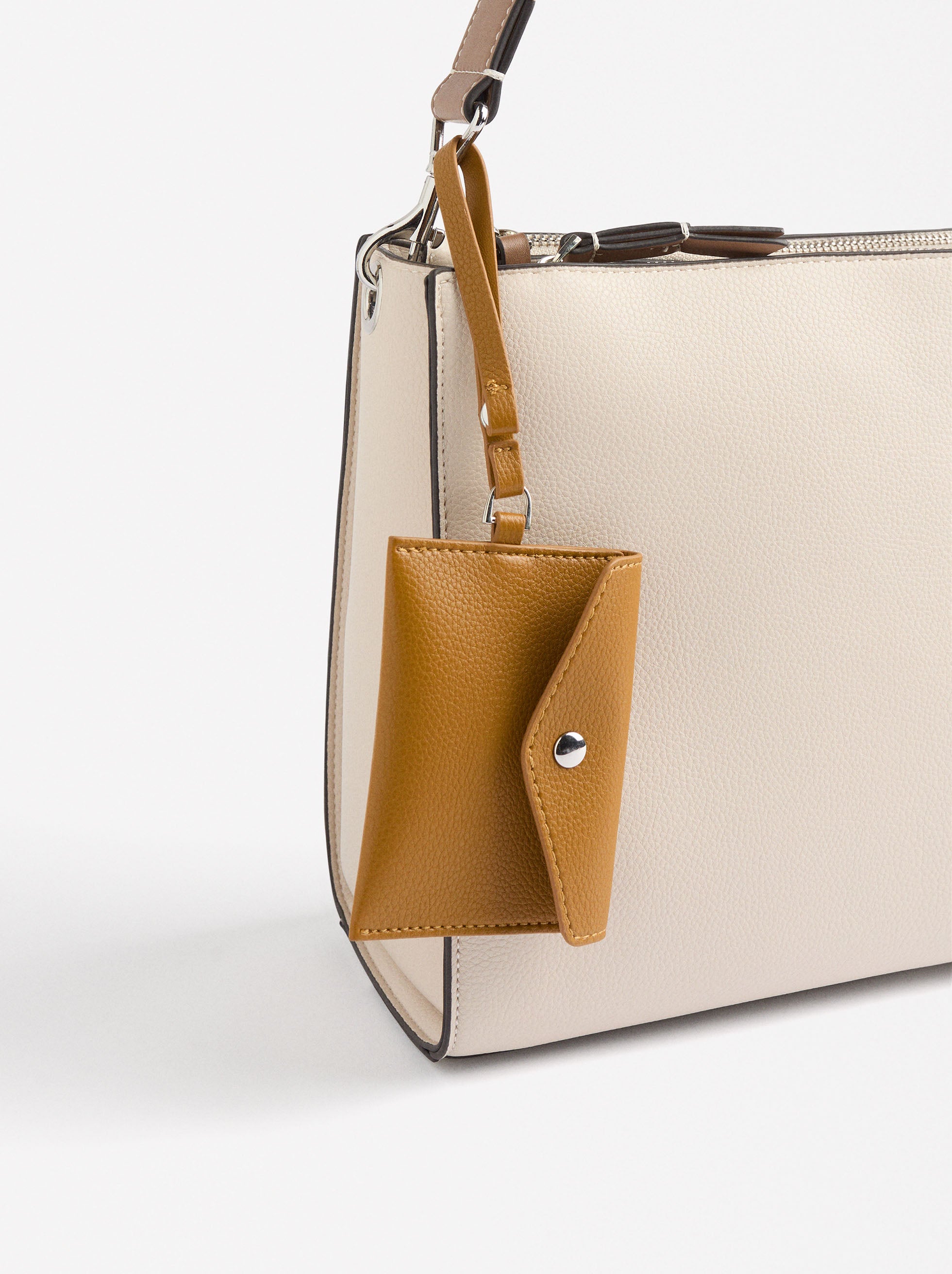Cartera De Hombro Con Colgante