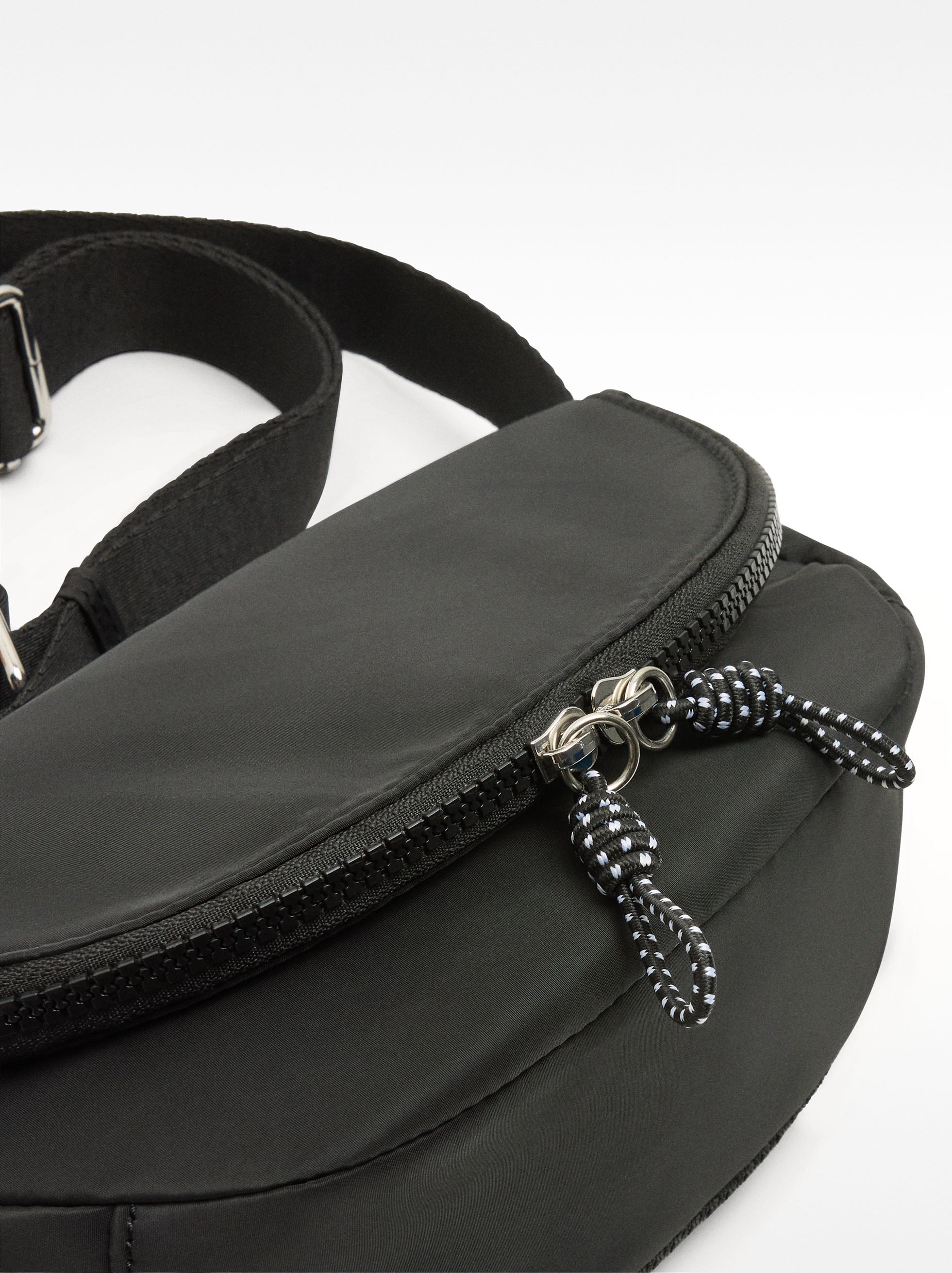 Bolso Bandolera De Nylon Con Cierre De Solapa