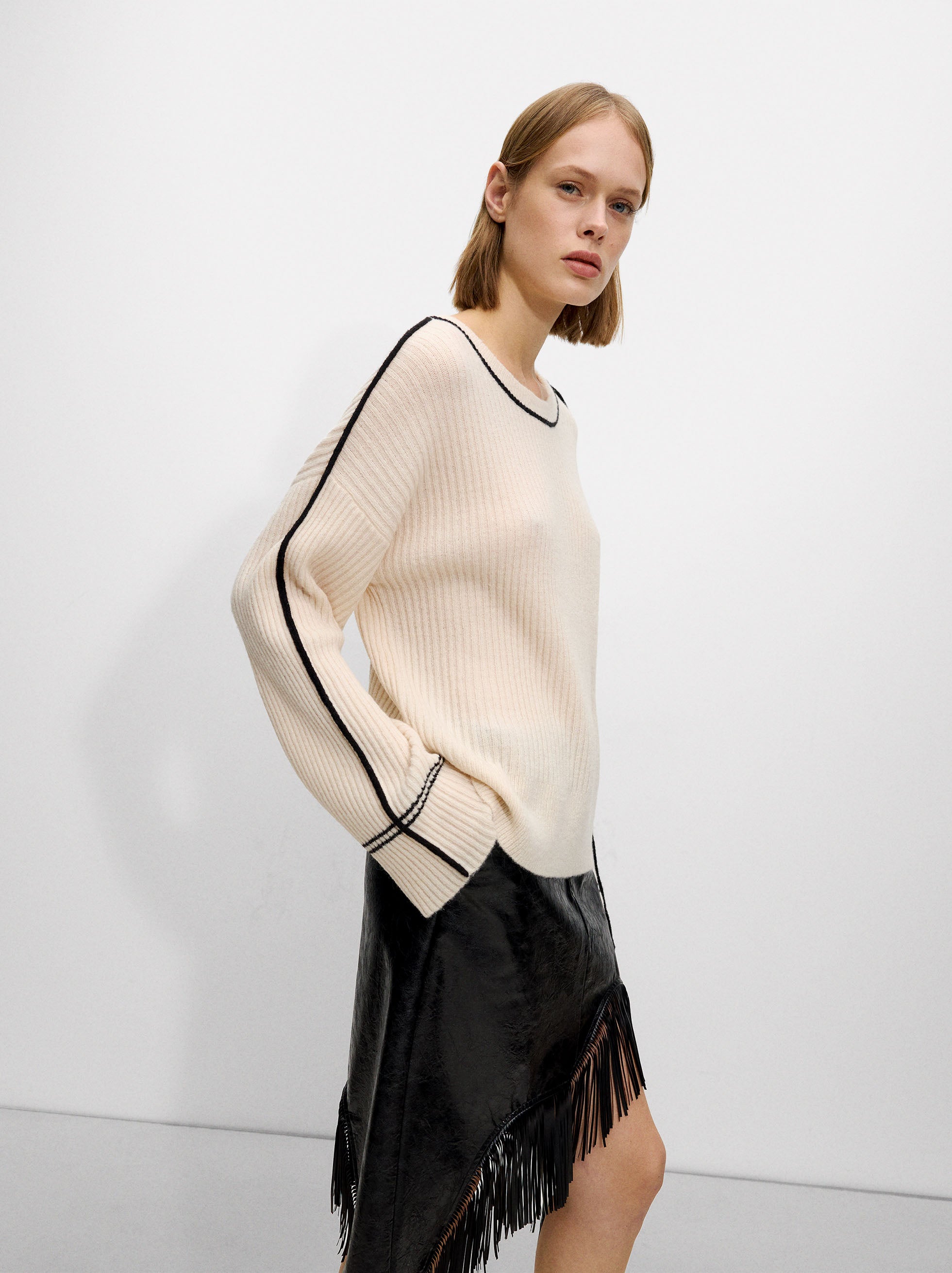 Chompa De Punto Con Detalle En Contraste