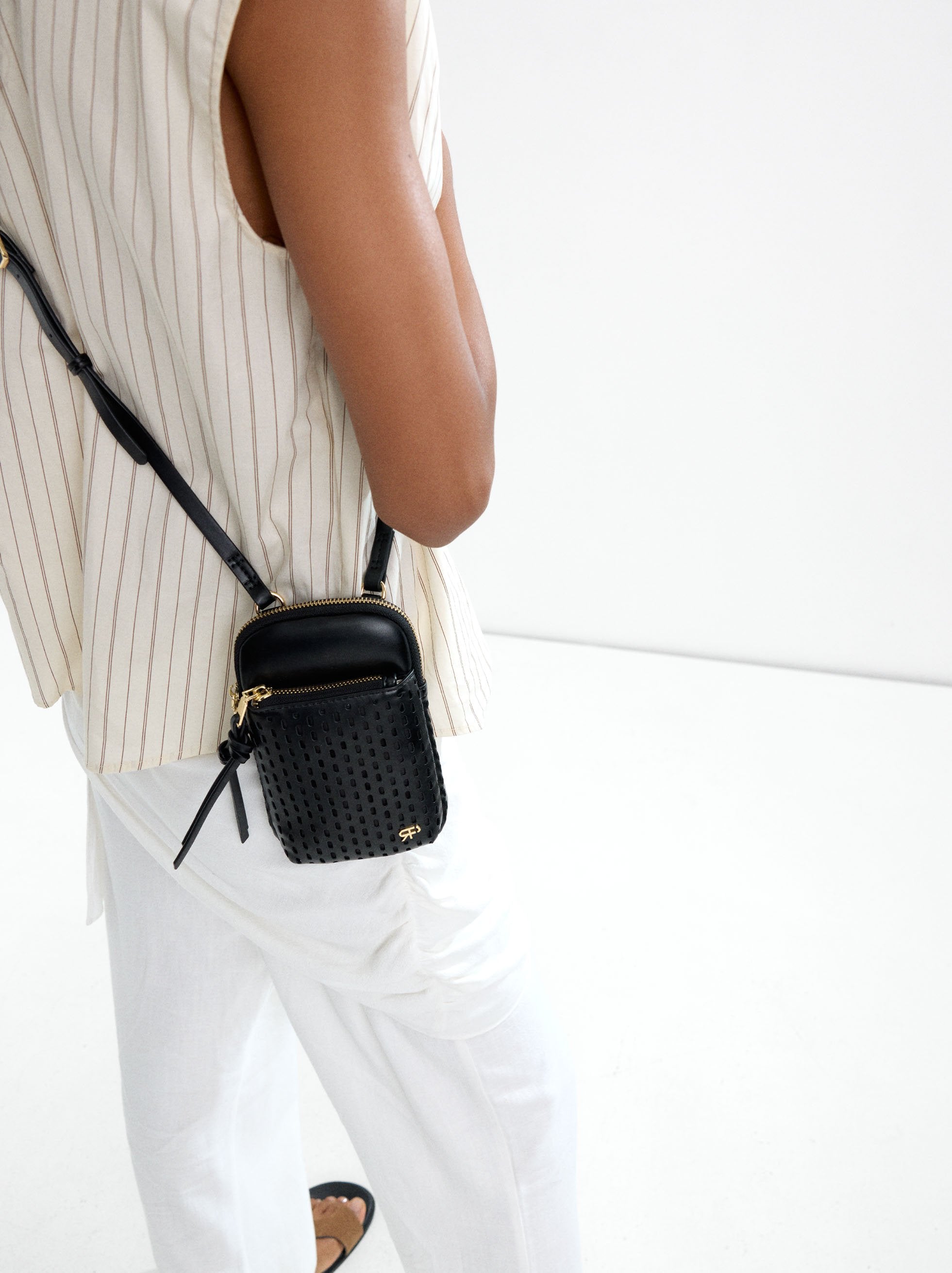 Cartera Para Móvil Perforado