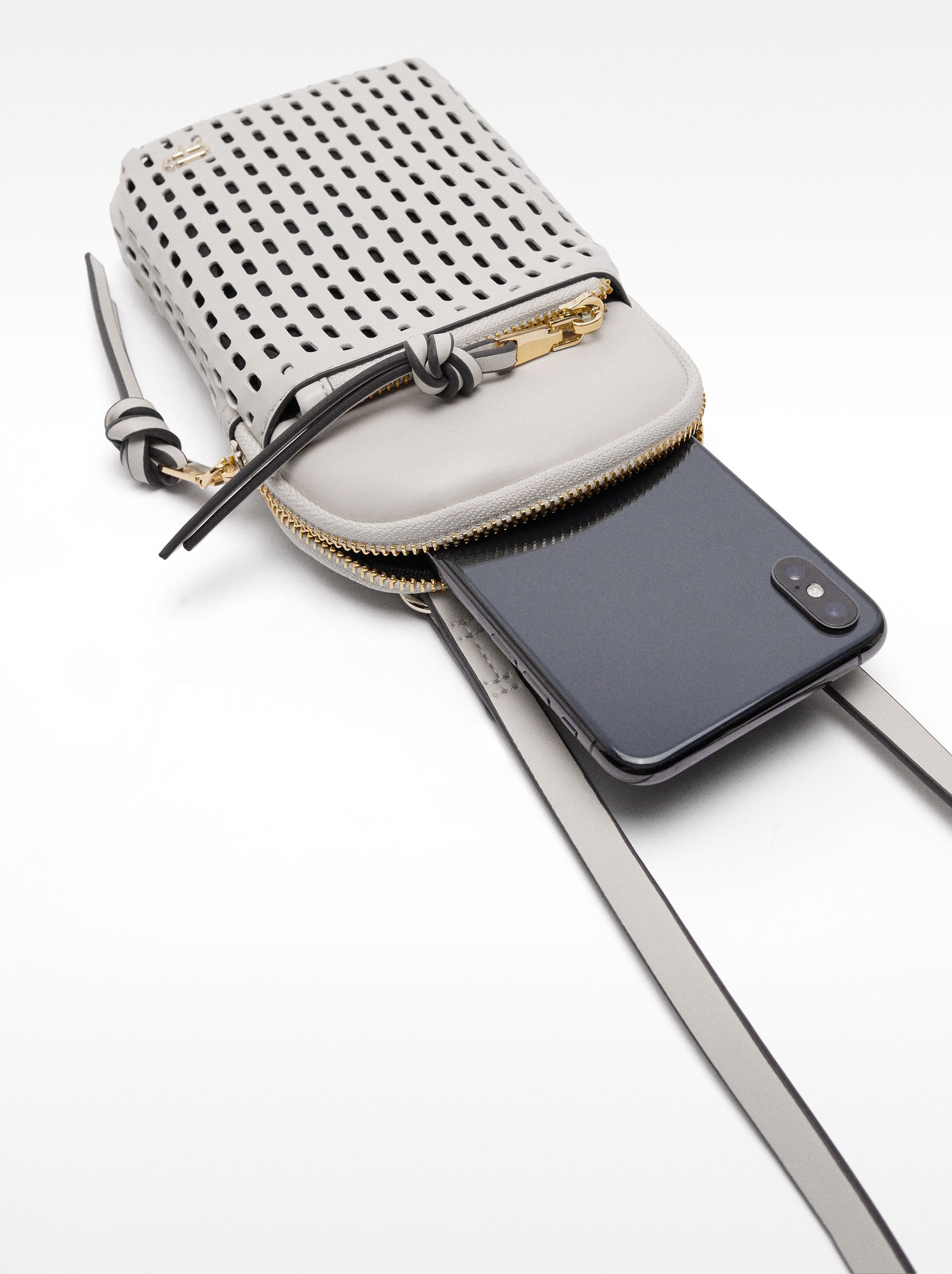 Cartera Para Móvil Perforado