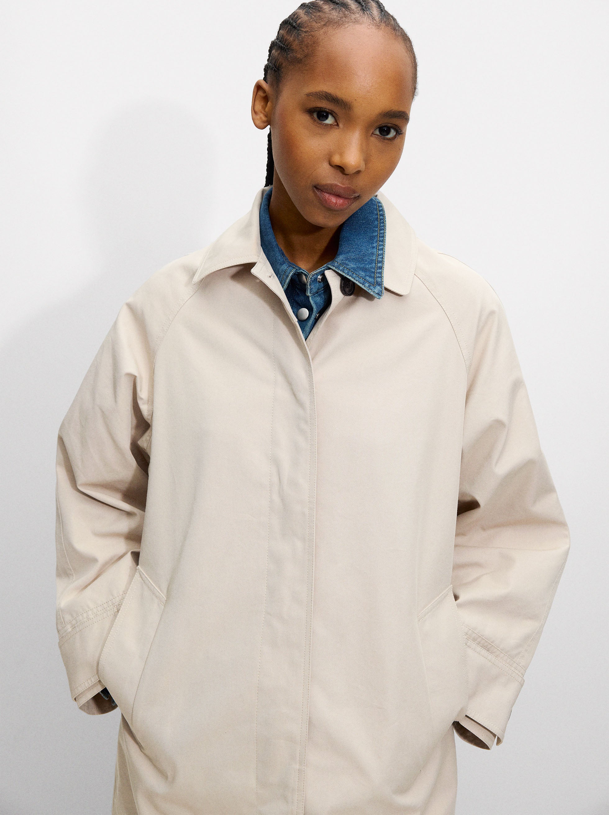 Parka Ligera Con Bolsillos