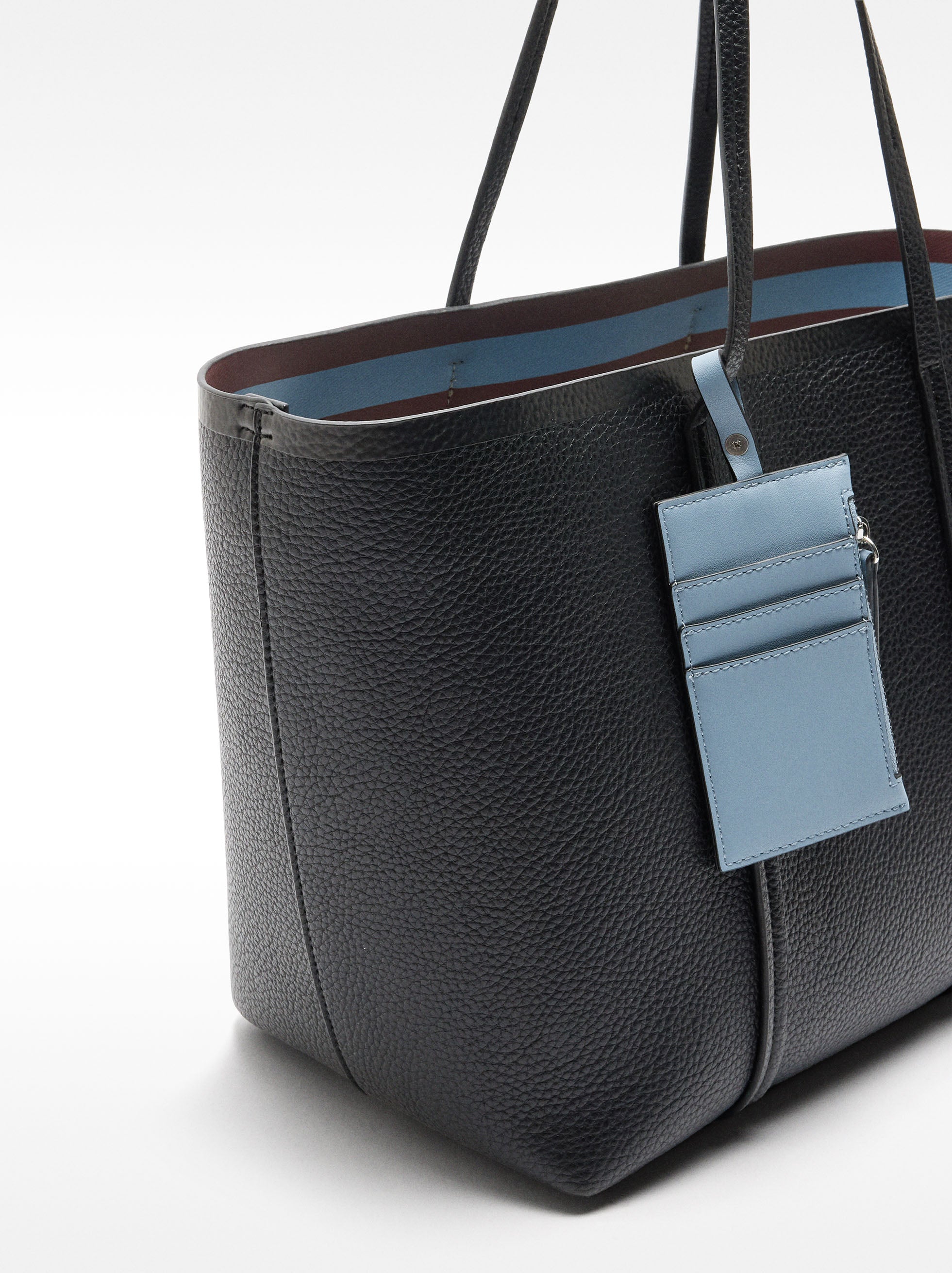 Cartera Shopper Con Colgante