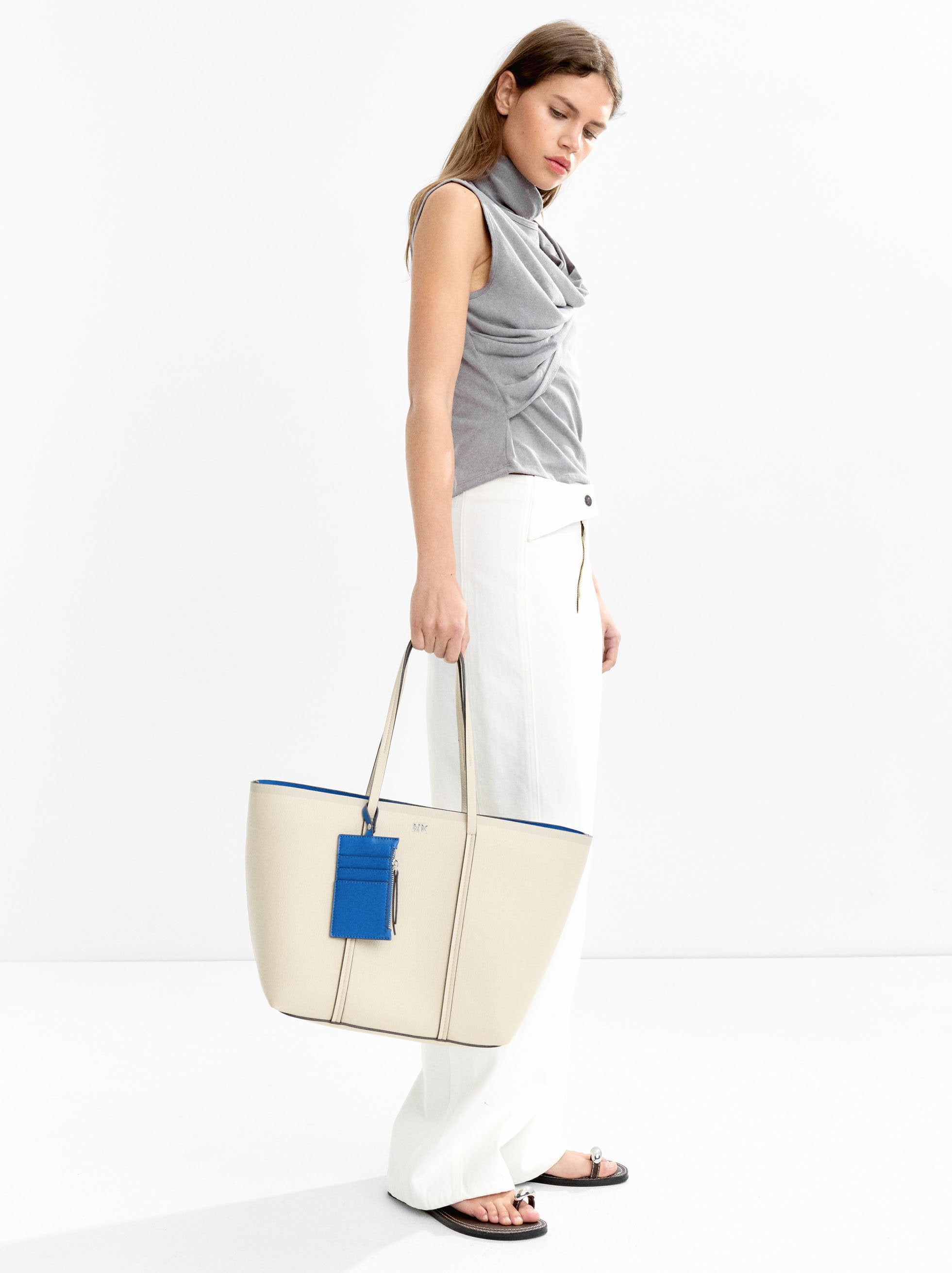 Cartera Shopper Con Colgante