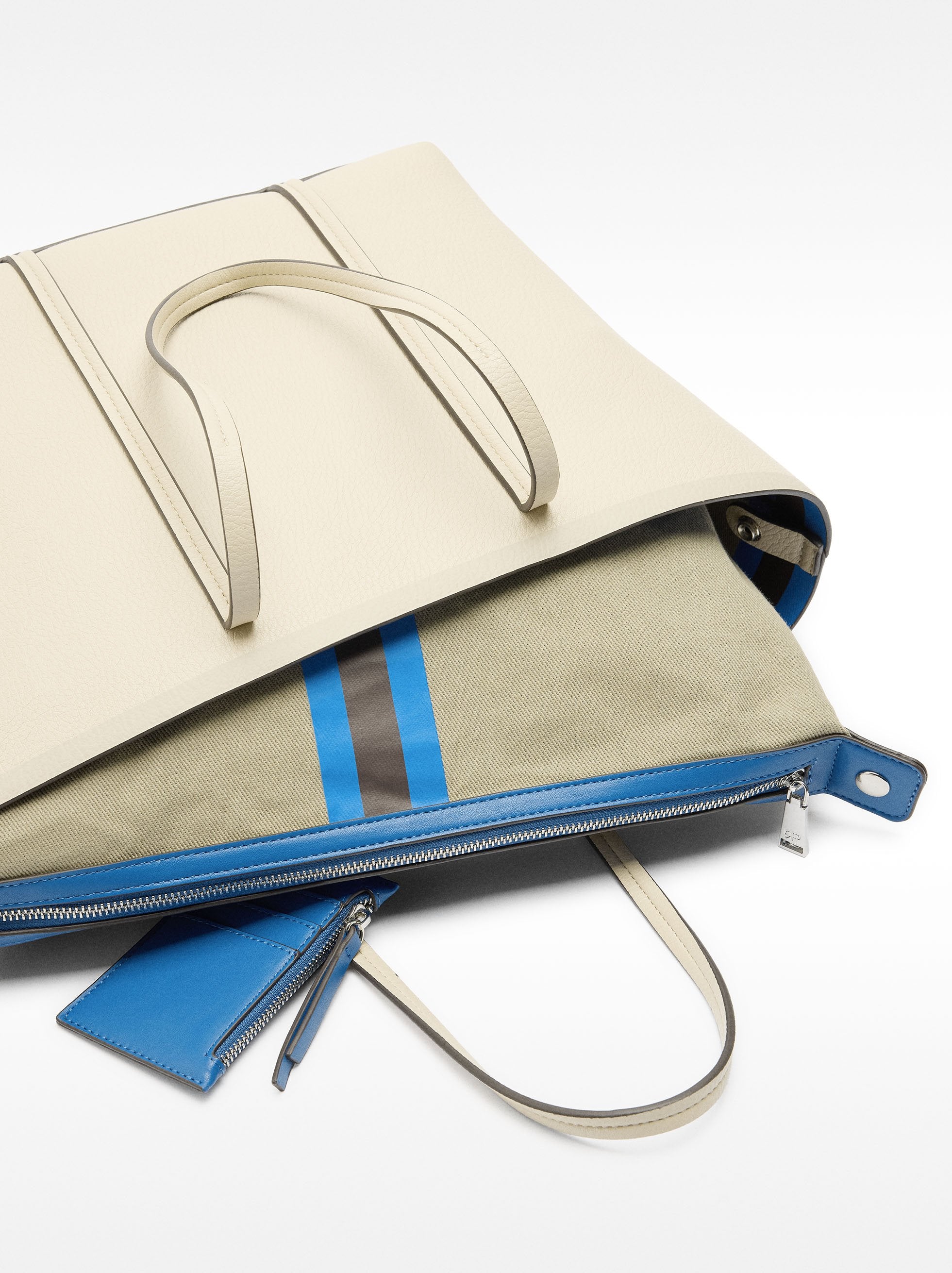 Cartera Shopper Con Colgante