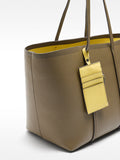 Cartera Shopper Con Colgante
