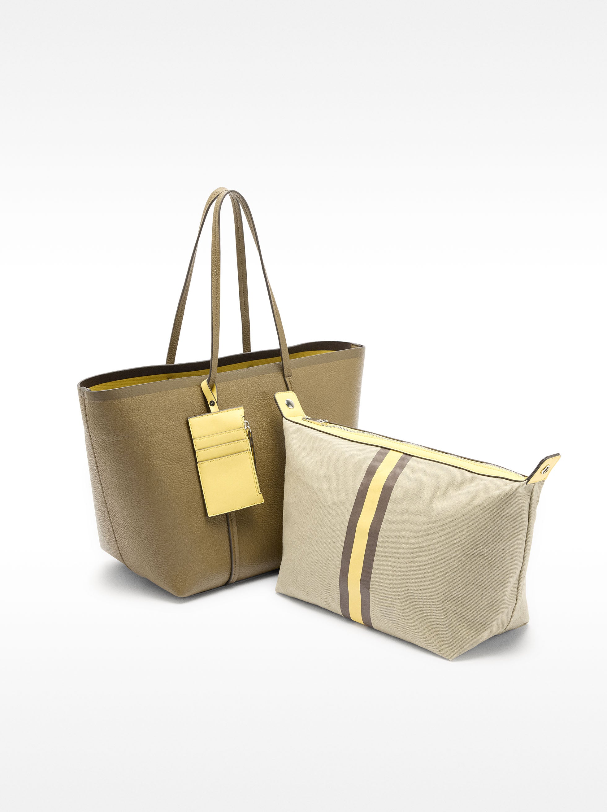 Cartera Shopper Con Colgante