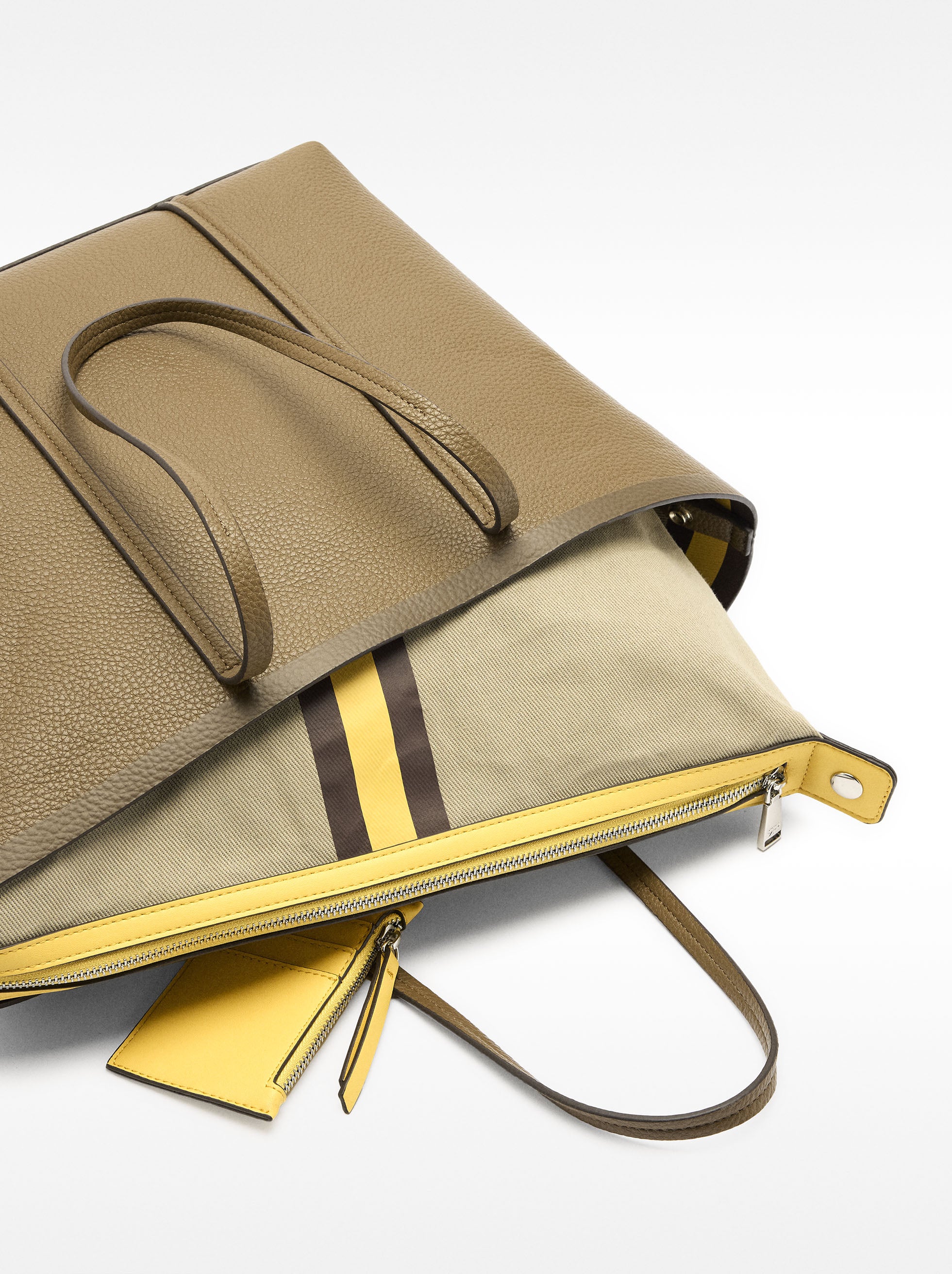 Cartera Shopper Con Colgante