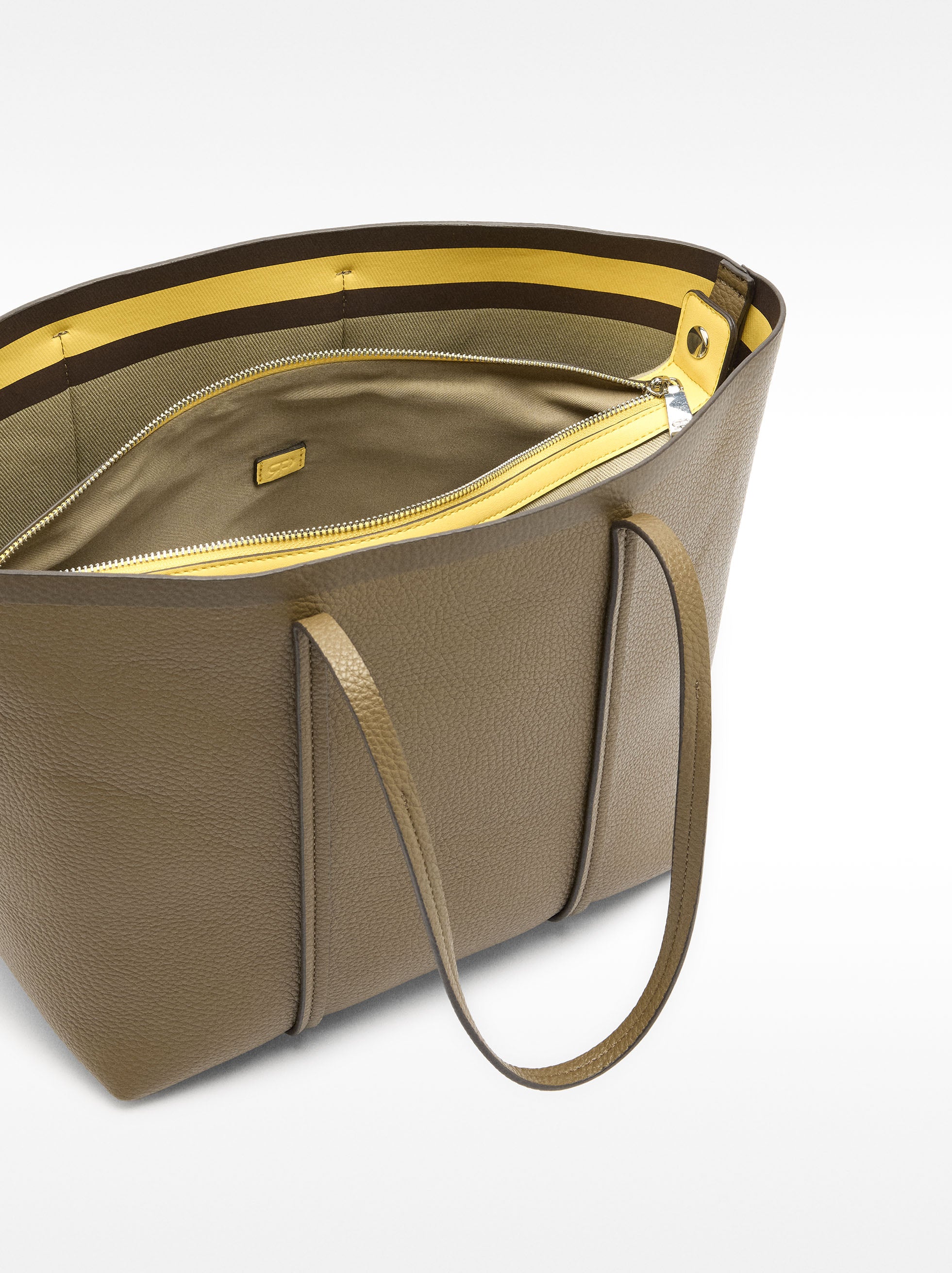 Cartera Shopper Con Colgante