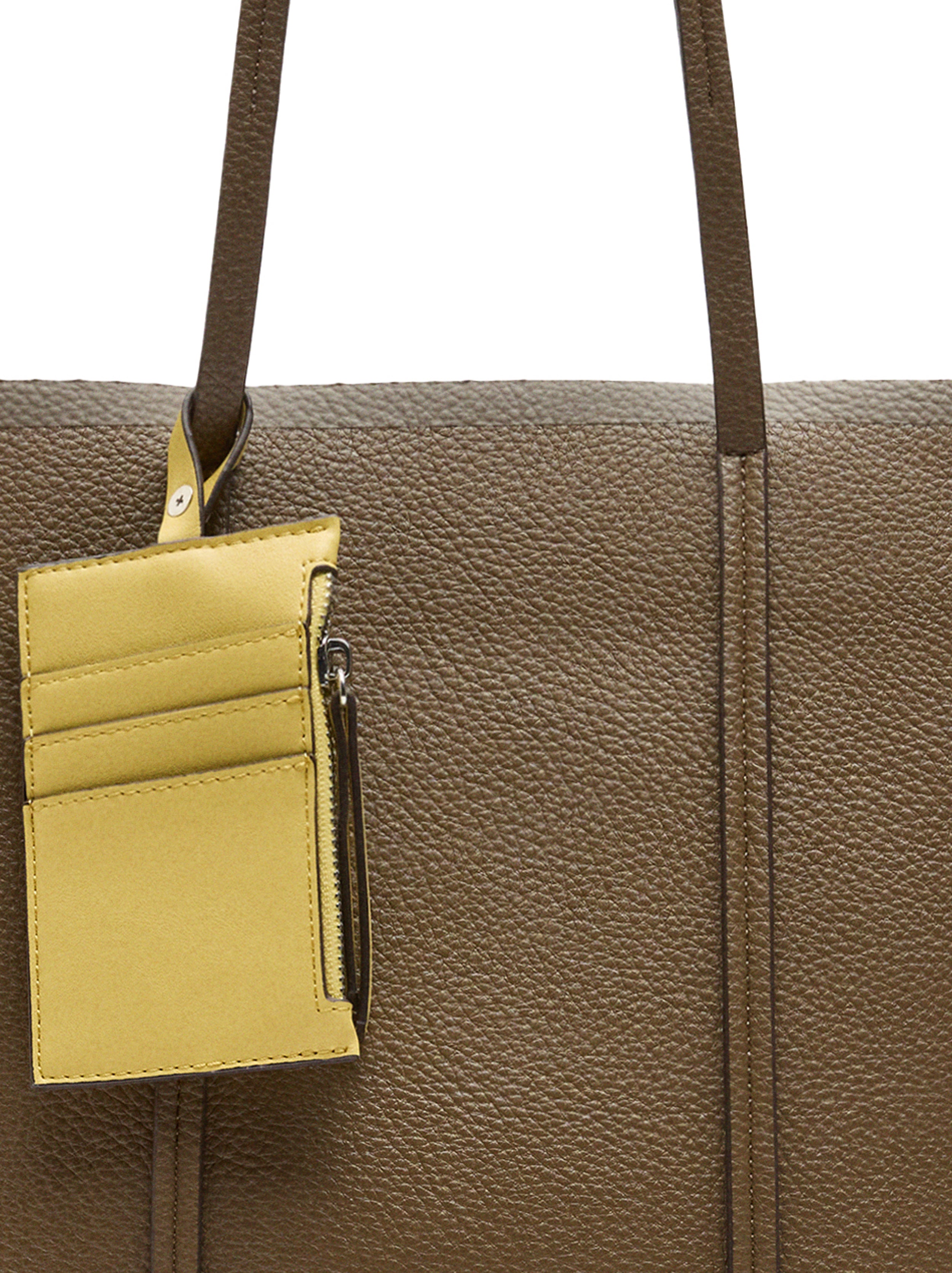 Cartera Shopper Con Colgante