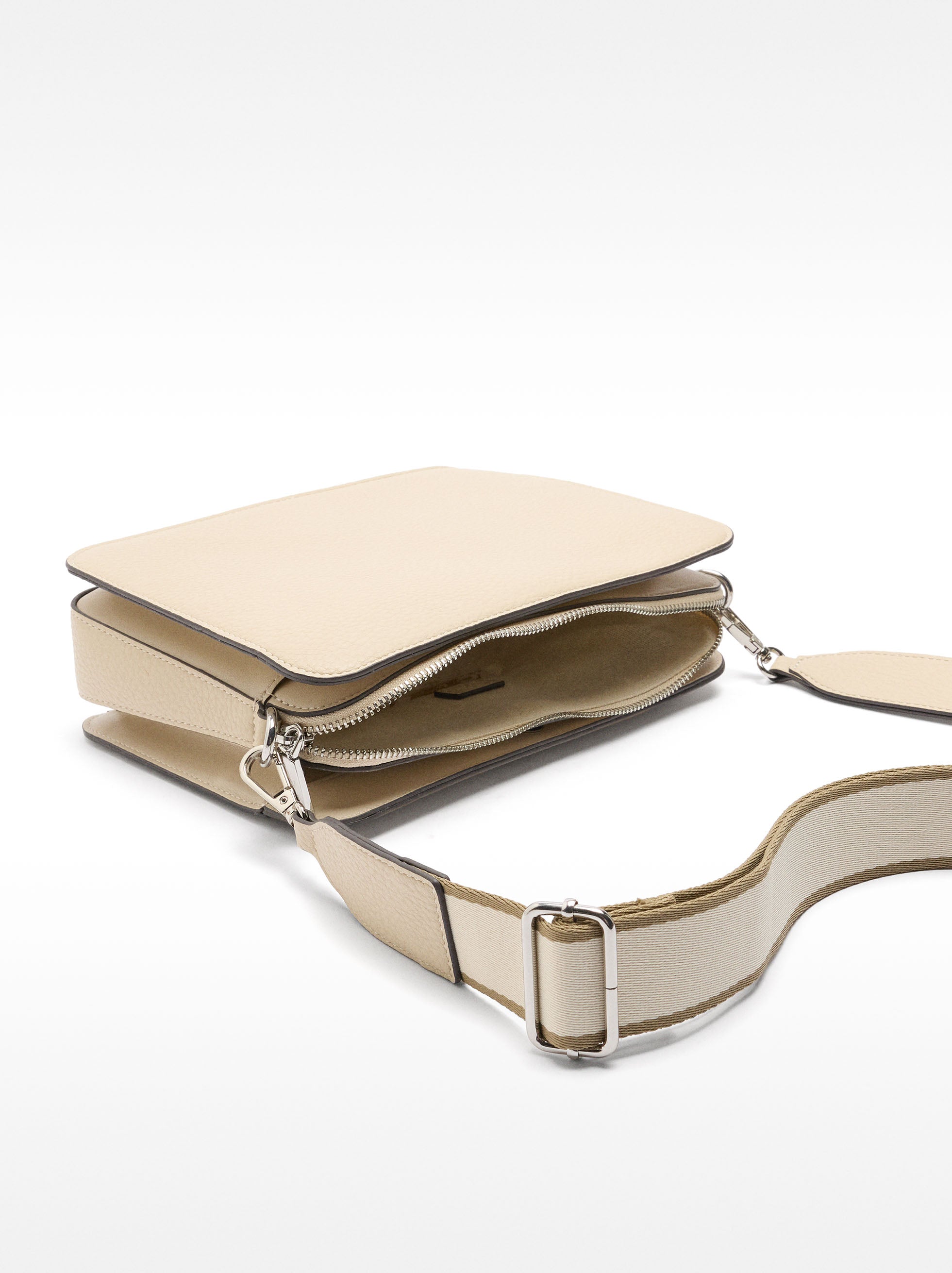 Cartera Bandolera Con Textura