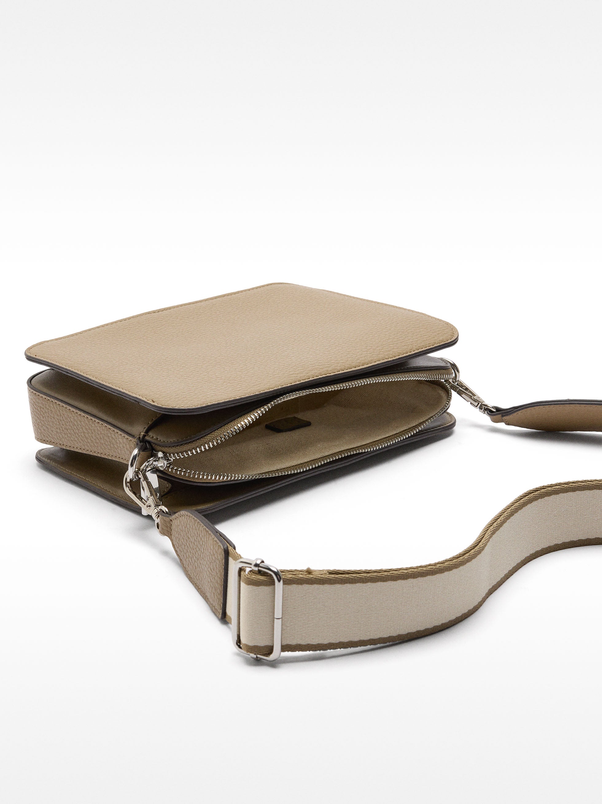 Cartera Bandolera Con Textura
