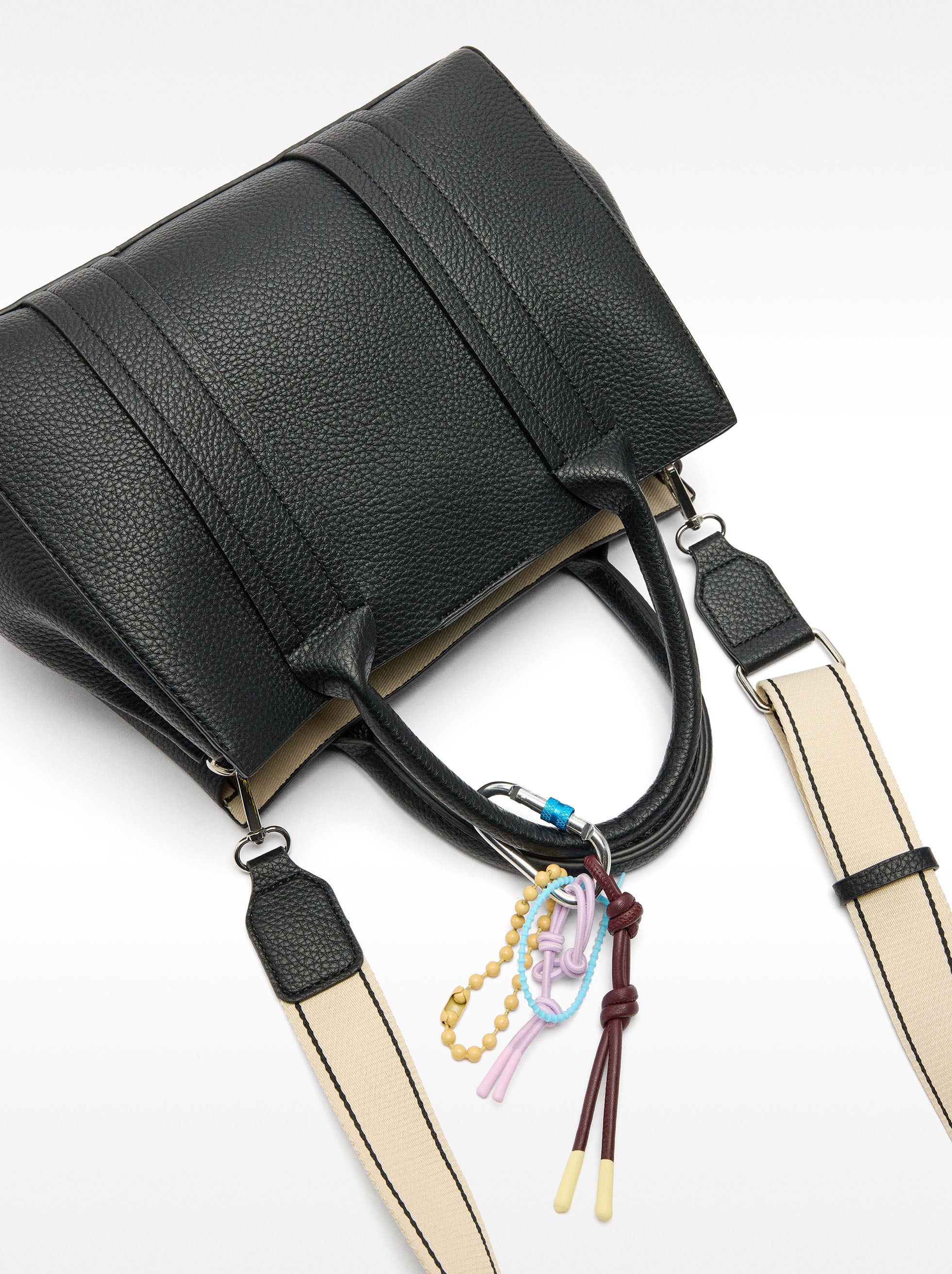 Bolso Tote Con Colgante M