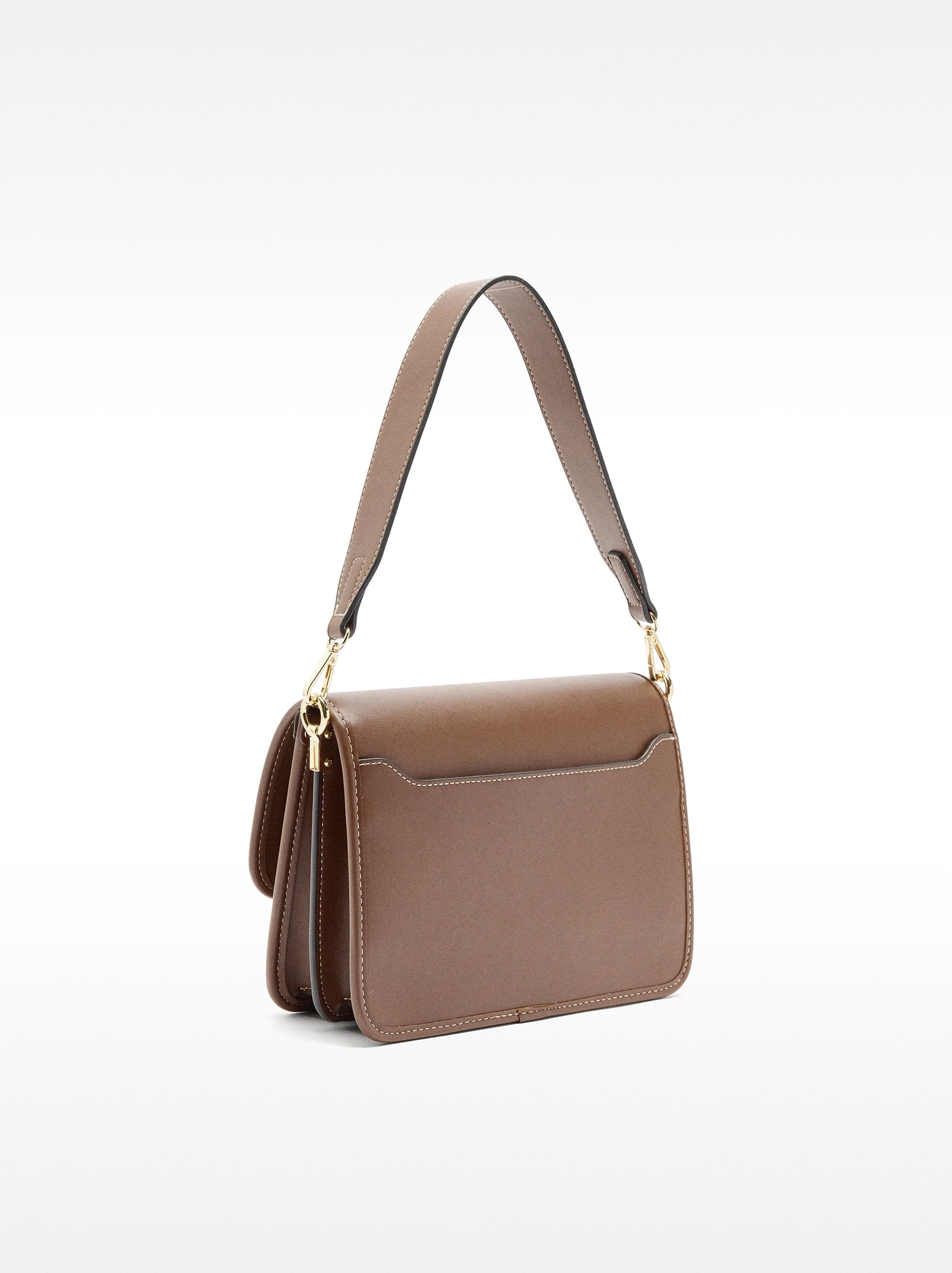 Bolso Bandolera Efecto Rafia Con Solapa