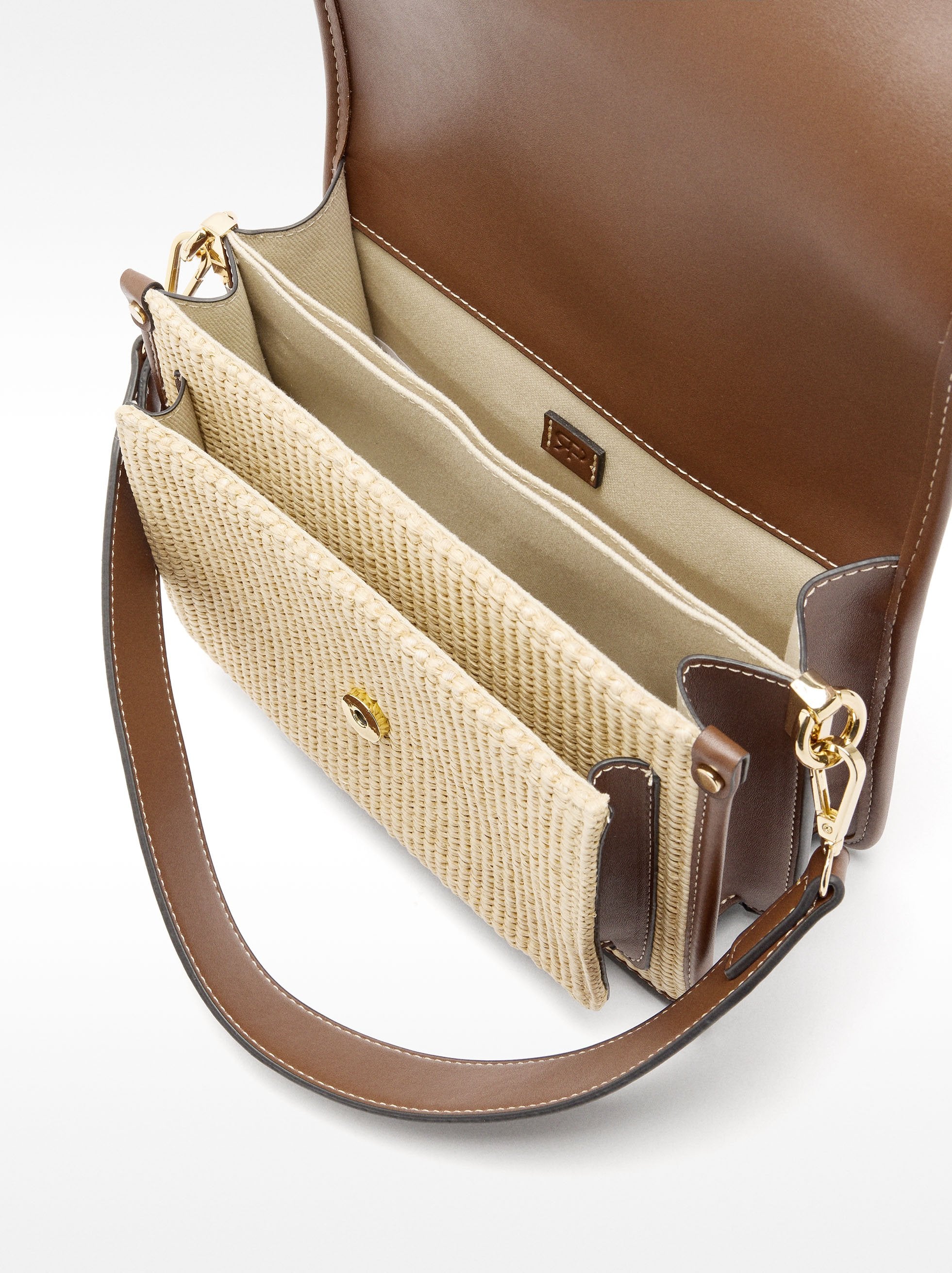 Bolso Bandolera Efecto Rafia Con Solapa