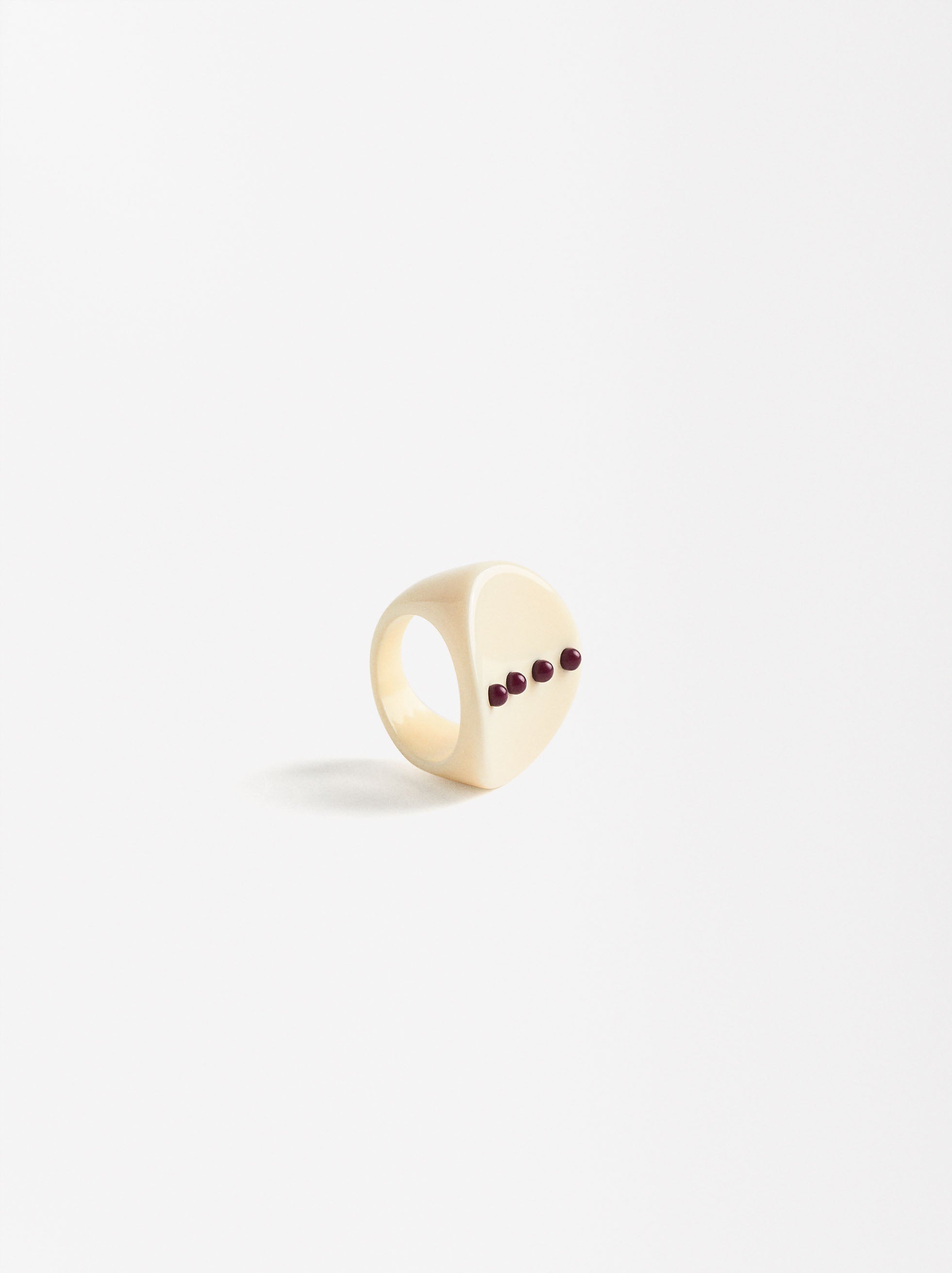 Anillo Con Esferas Contrastantes
