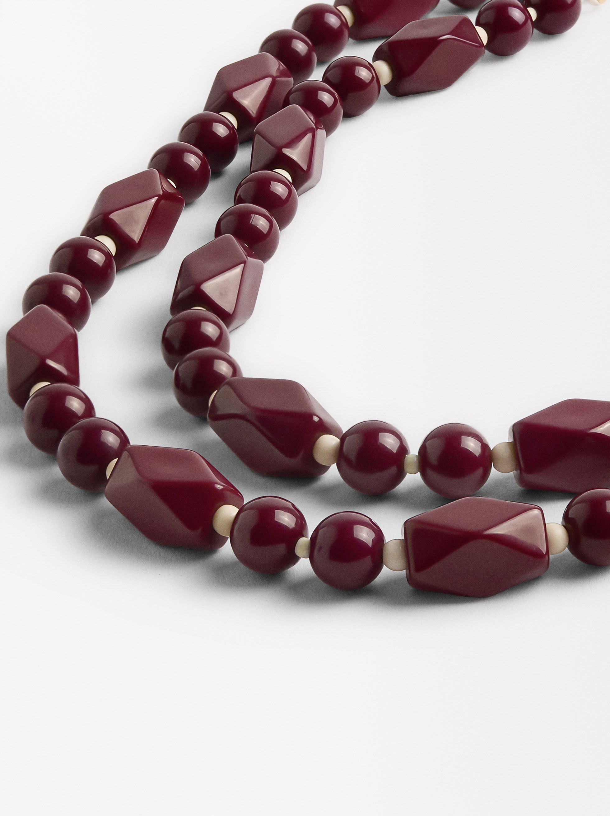 Collar Corto Con Detalles Contrastantes
